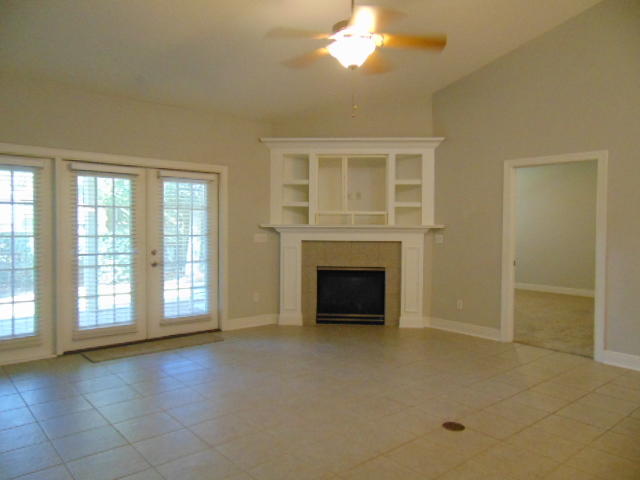 DIAMOND LAKES - Residential Lease