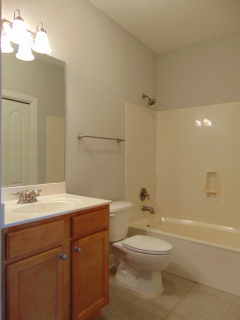 DIAMOND LAKES - Residential Lease