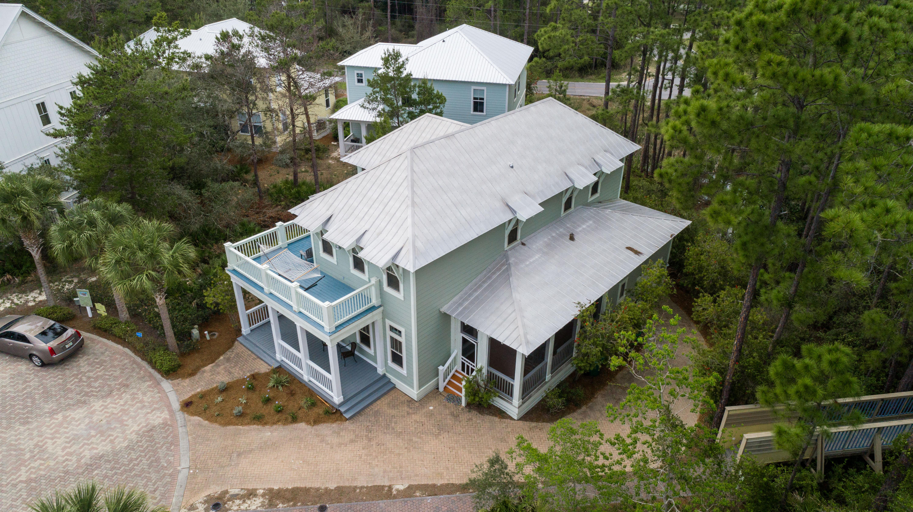 COTTAGES AT EASTERN LAKE - Residential