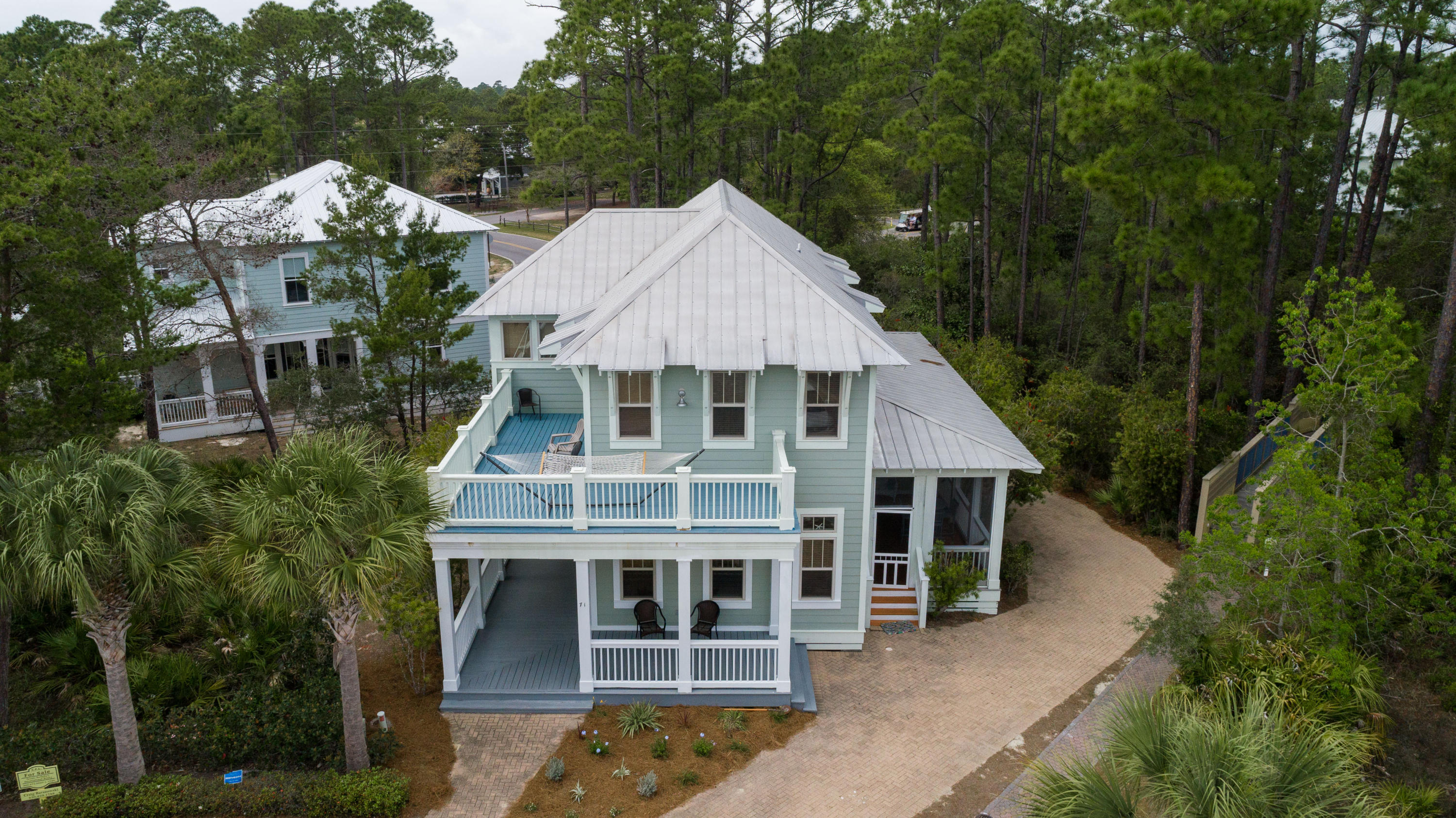COTTAGES AT EASTERN LAKE - Residential