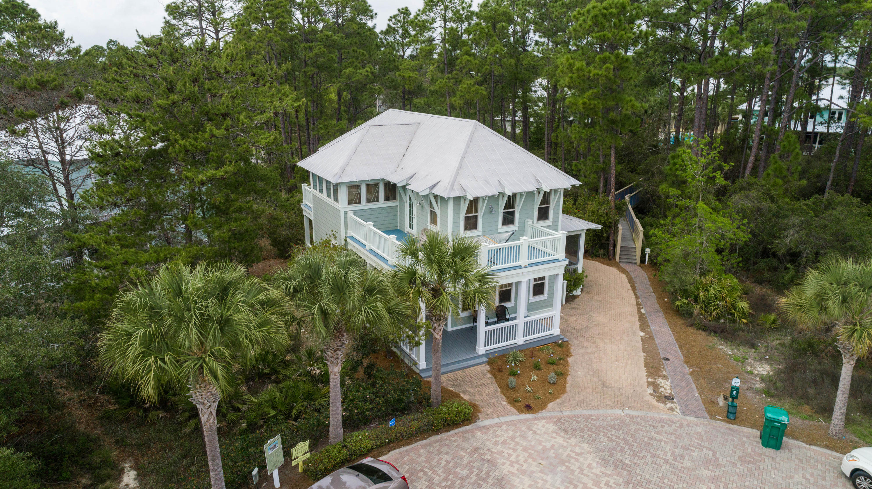 COTTAGES AT EASTERN LAKE - Residential