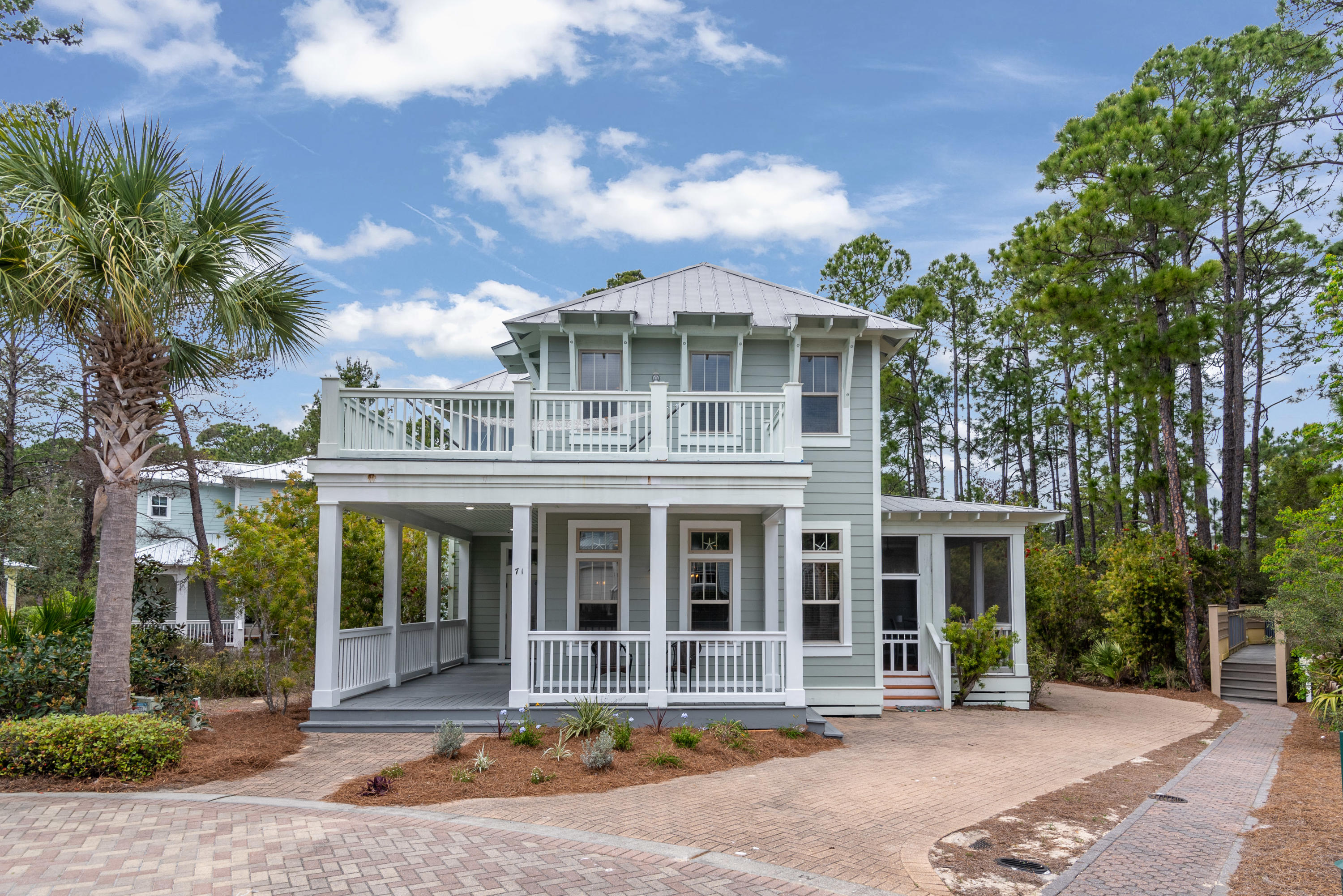 COTTAGES AT EASTERN LAKE - Residential