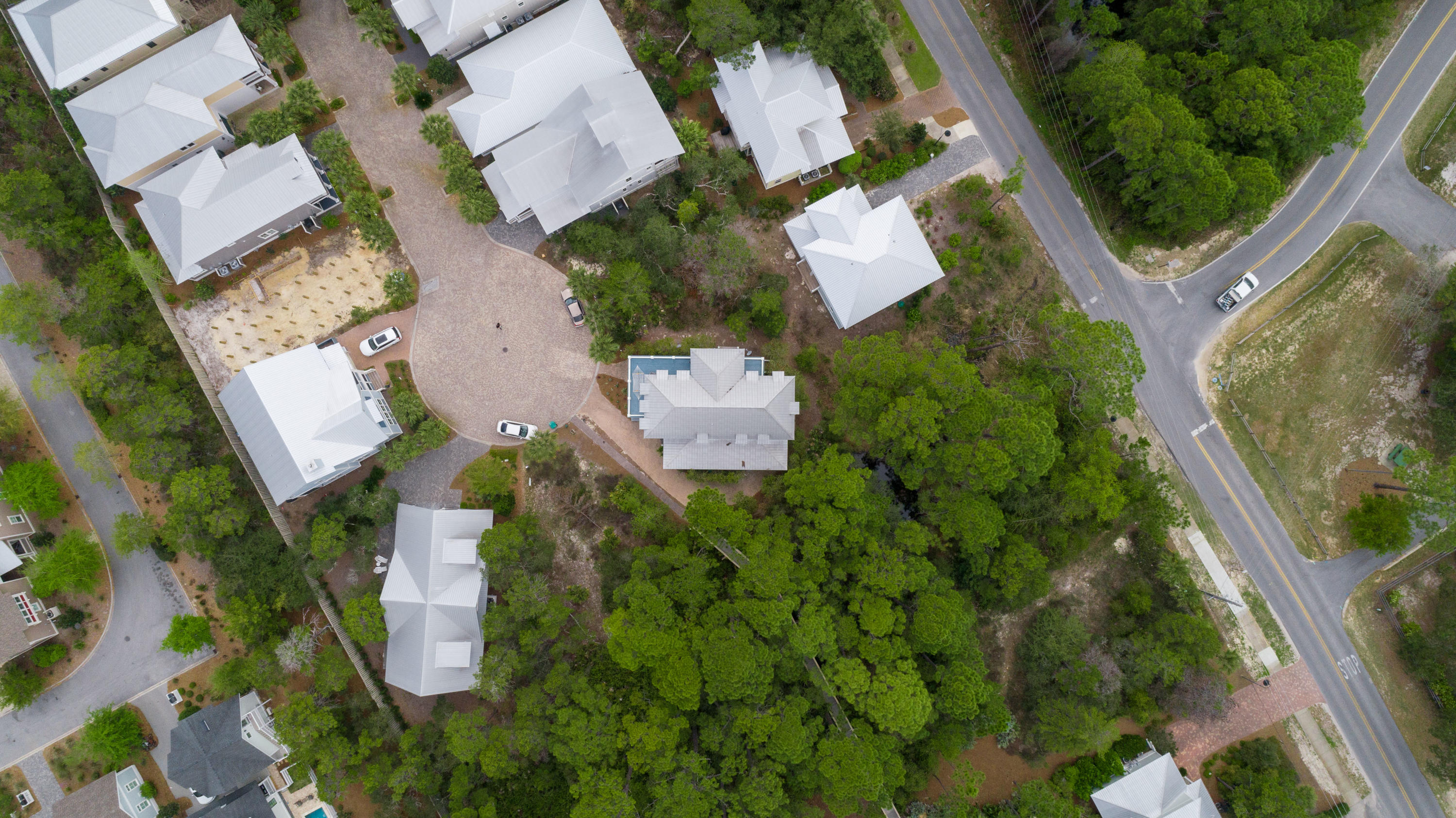 COTTAGES AT EASTERN LAKE - Residential