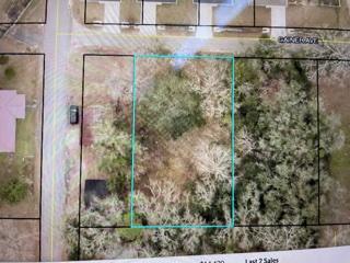 Beautiful lot with plenty of shade and ready to build your dream home.  Quiet area. Located in Baker School district and just a few minutes drive to Crestview.