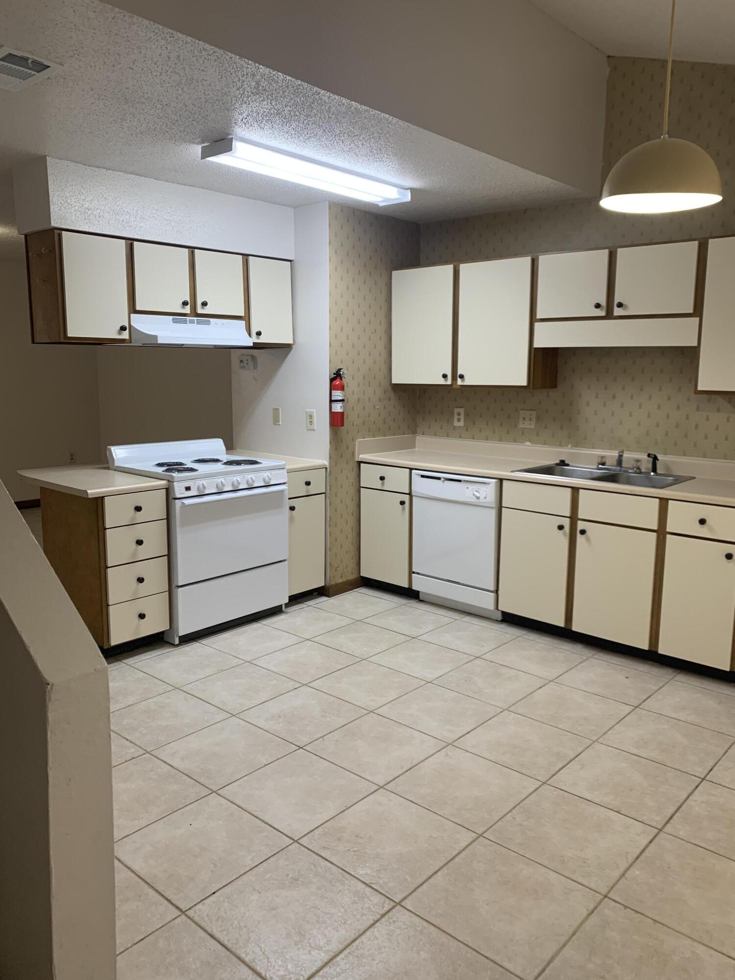 SCOTTWOOD - Residential Lease