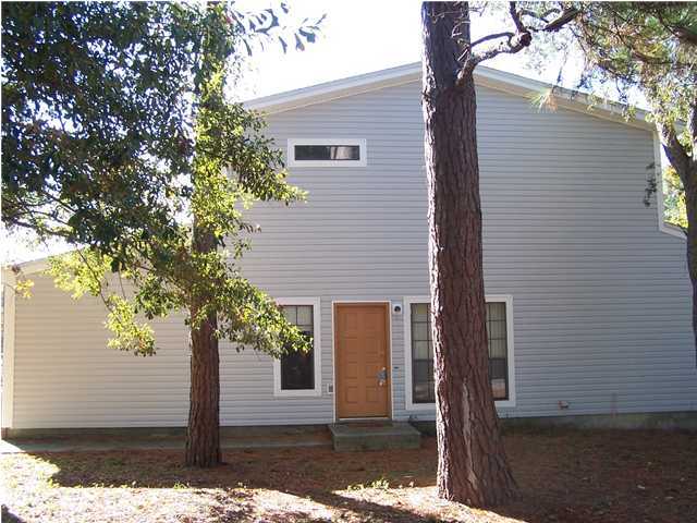 End unit. 2 bedroom 2 bath. Ceramic tile in kitchen and bathroom. Washer dryer hookup. Sorry, no pets.
