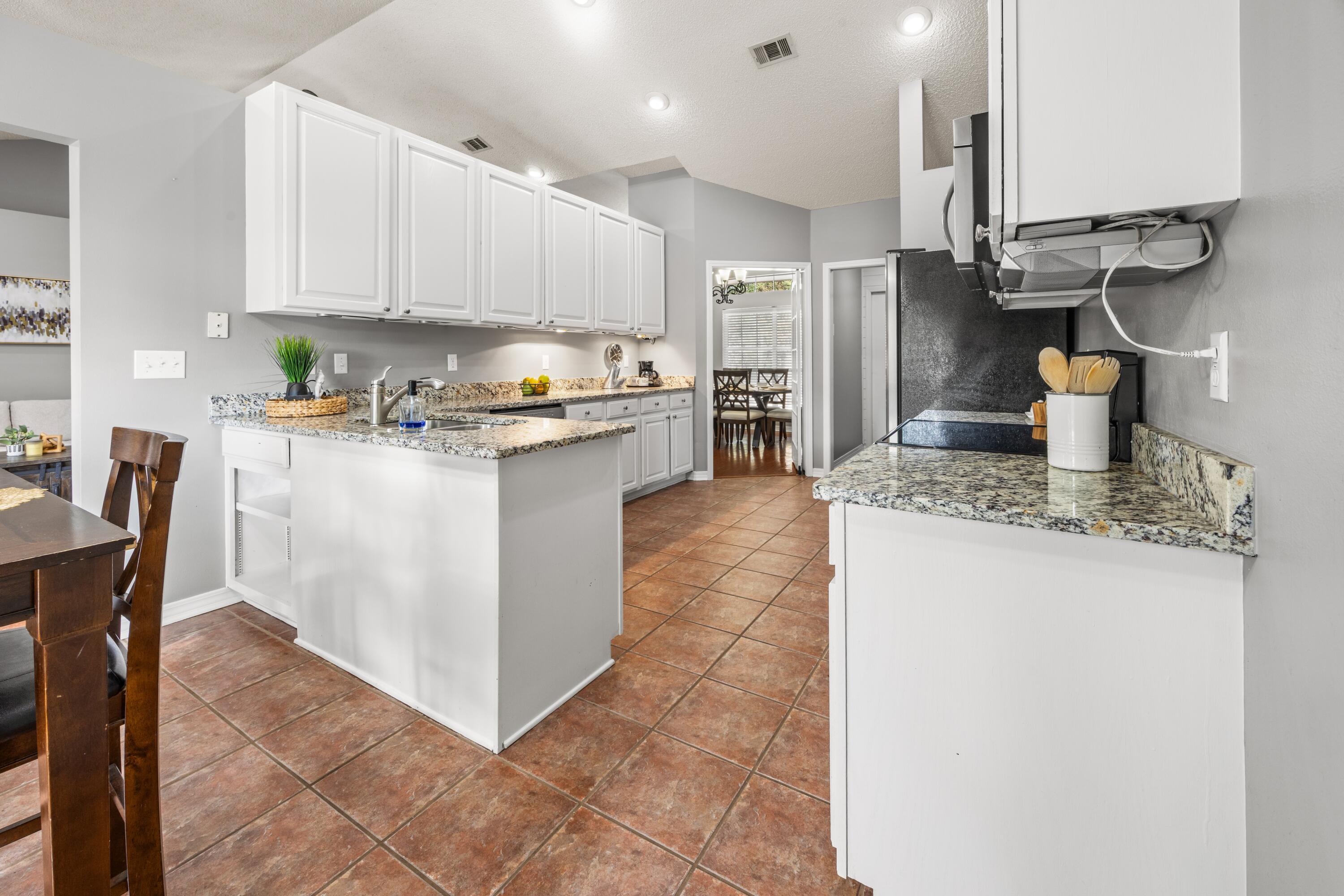 COUNTRY CLUB ESTATES 1 OF CRESTVIEW - Residential