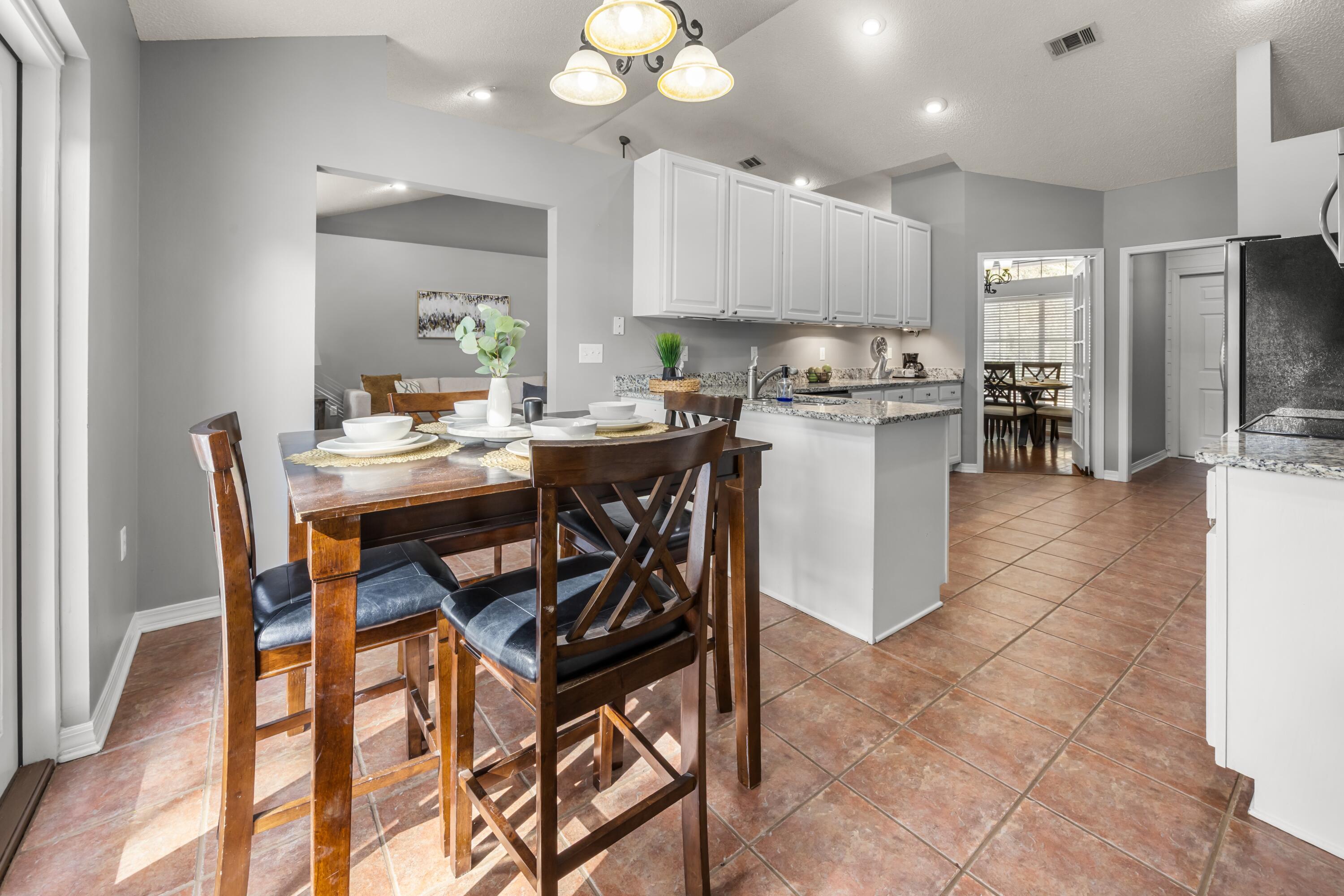 COUNTRY CLUB ESTATES 1 OF CRESTVIEW - Residential