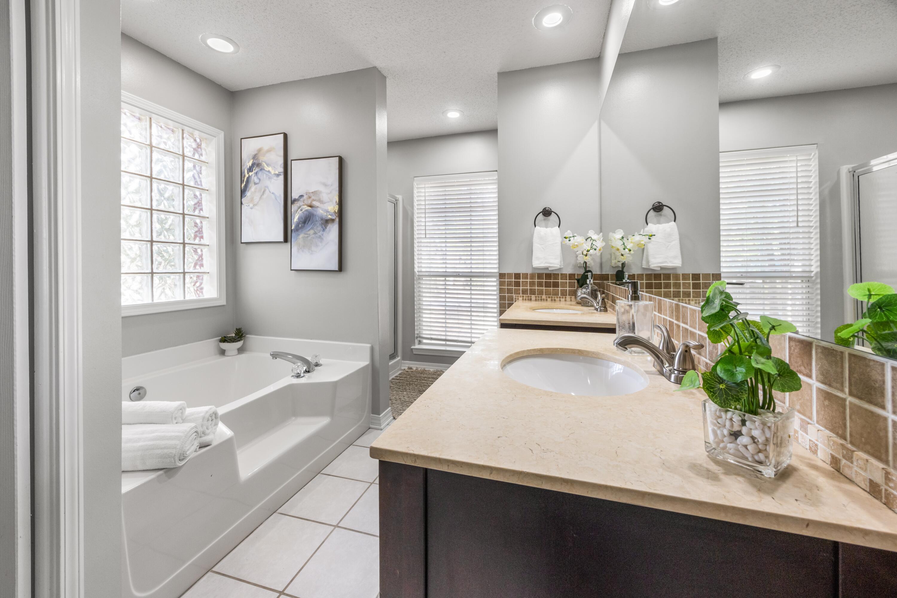 COUNTRY CLUB ESTATES 1 OF CRESTVIEW - Residential