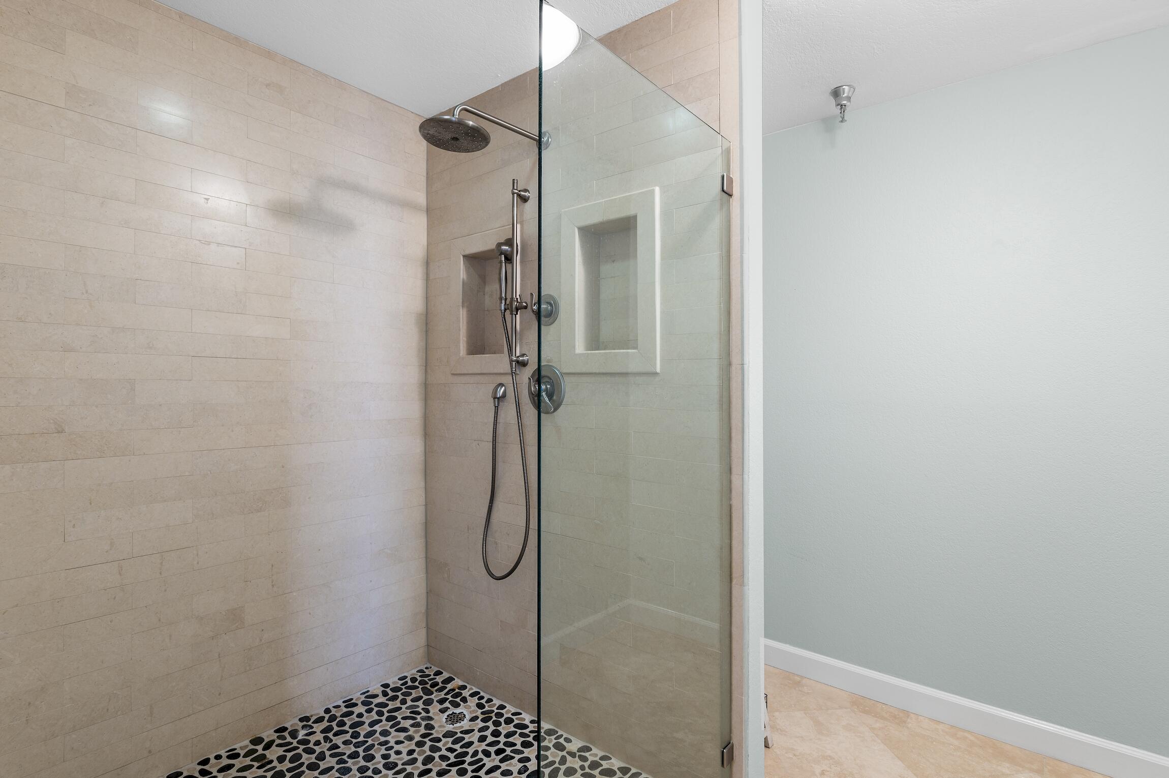 REGENCY TOWERS - Residential
