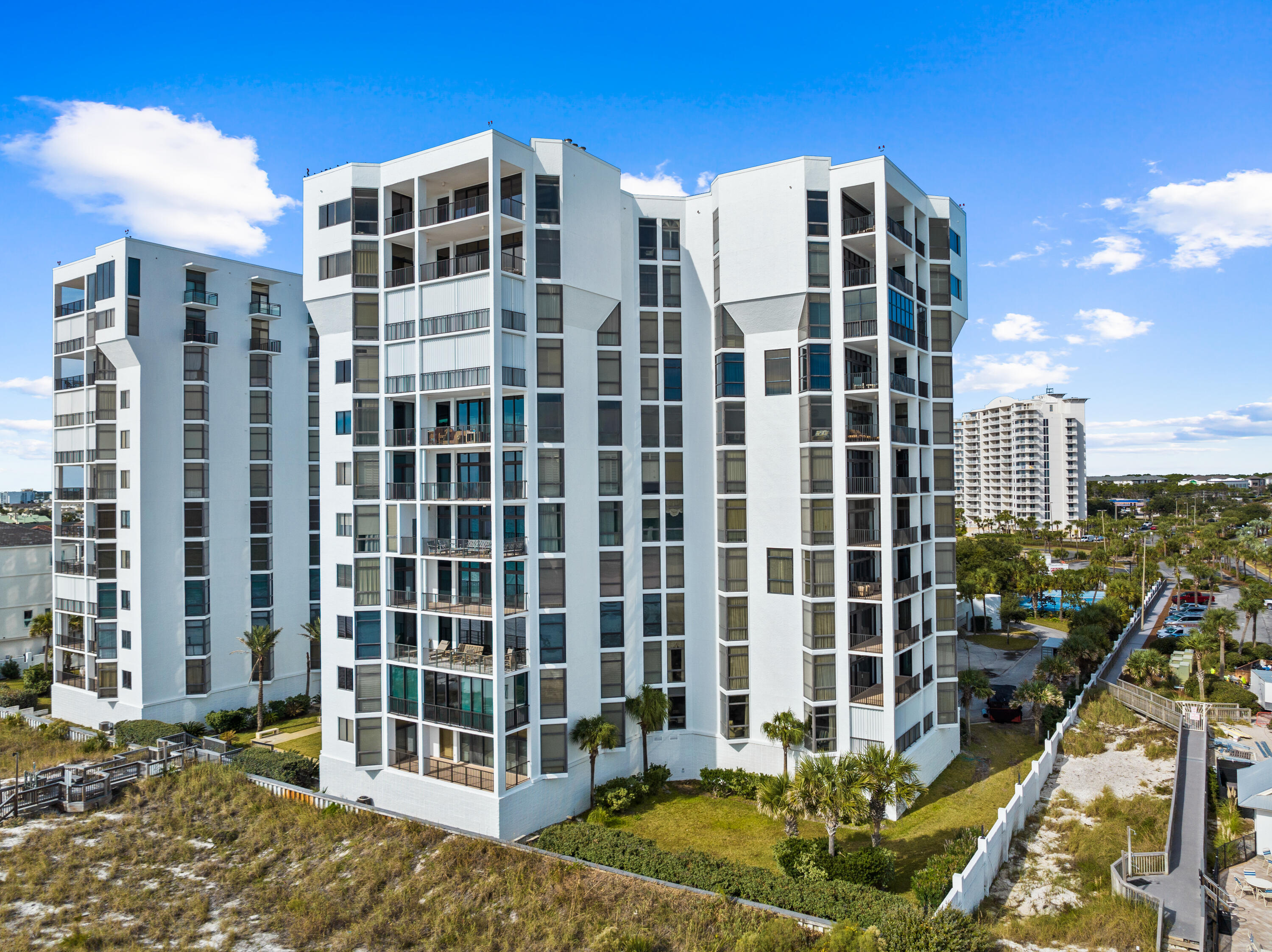 REGENCY TOWERS - Residential