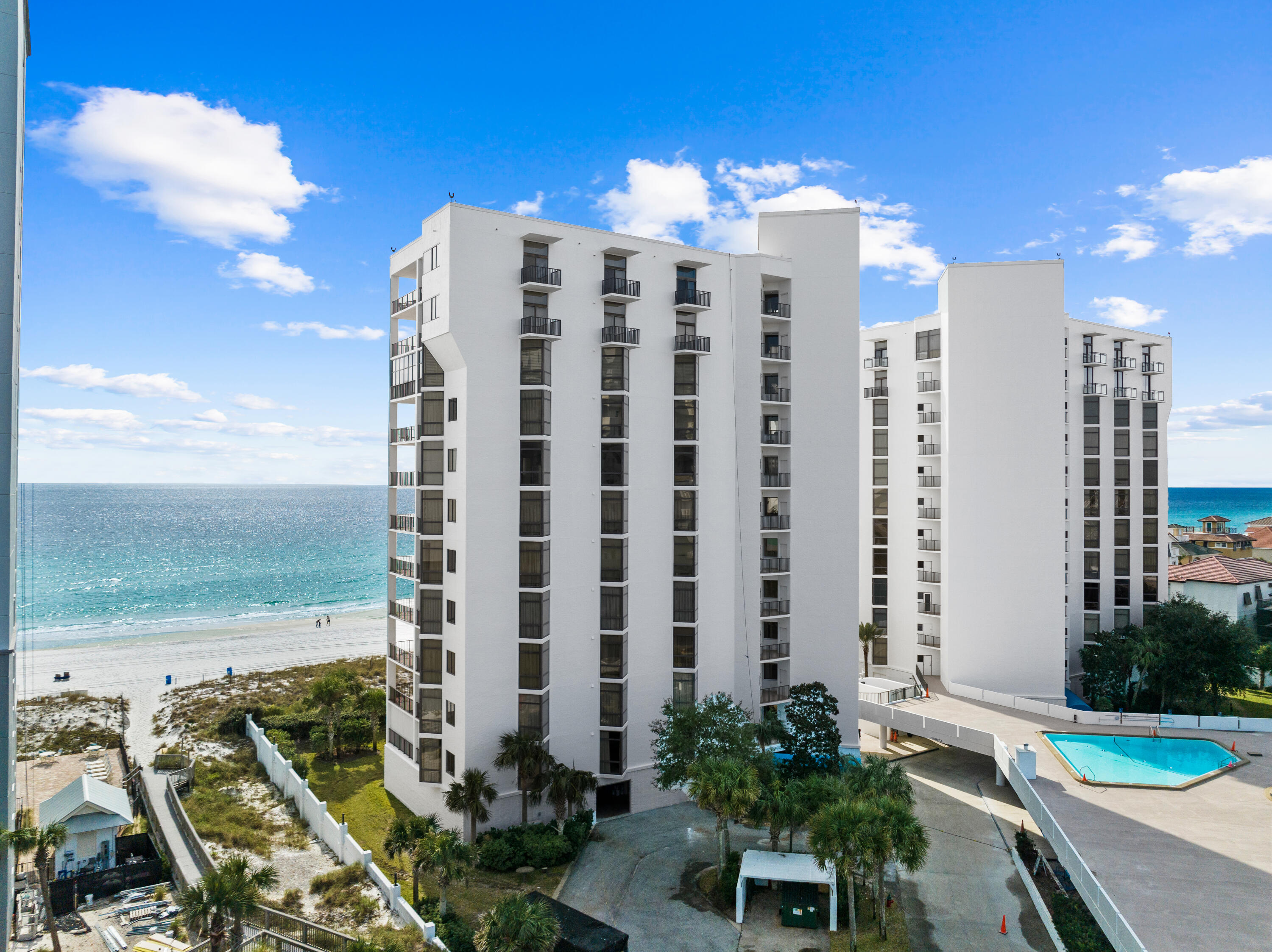 REGENCY TOWERS - Residential