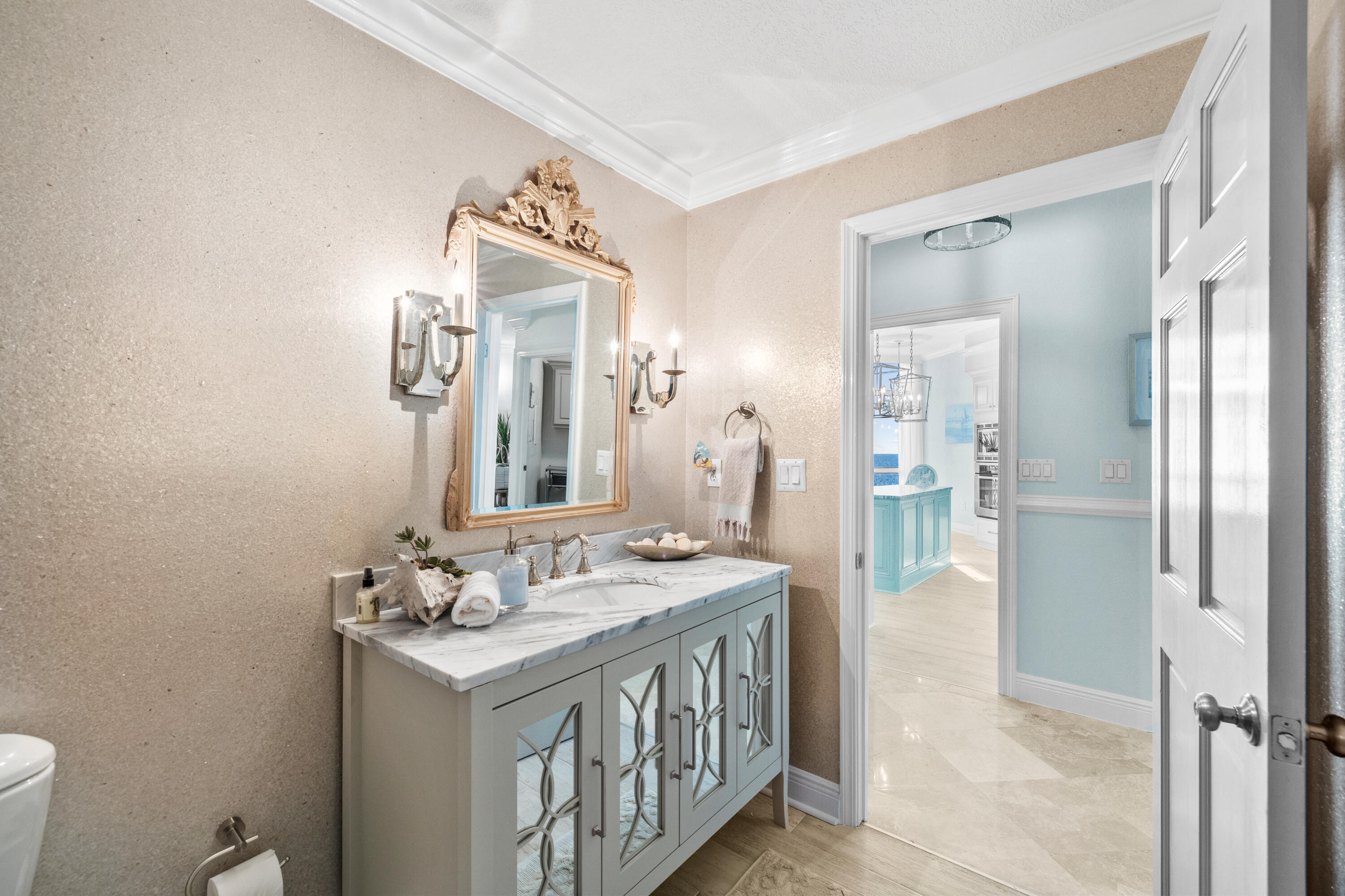 REGENCY TOWERS - Residential