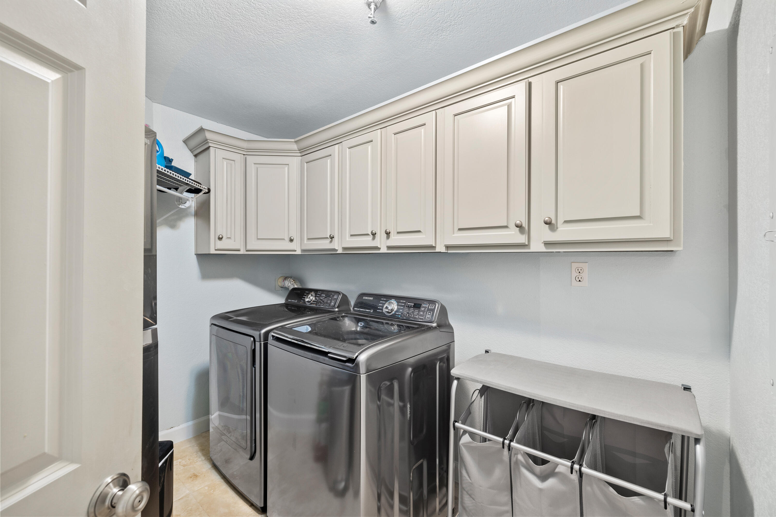 REGENCY TOWERS - Residential