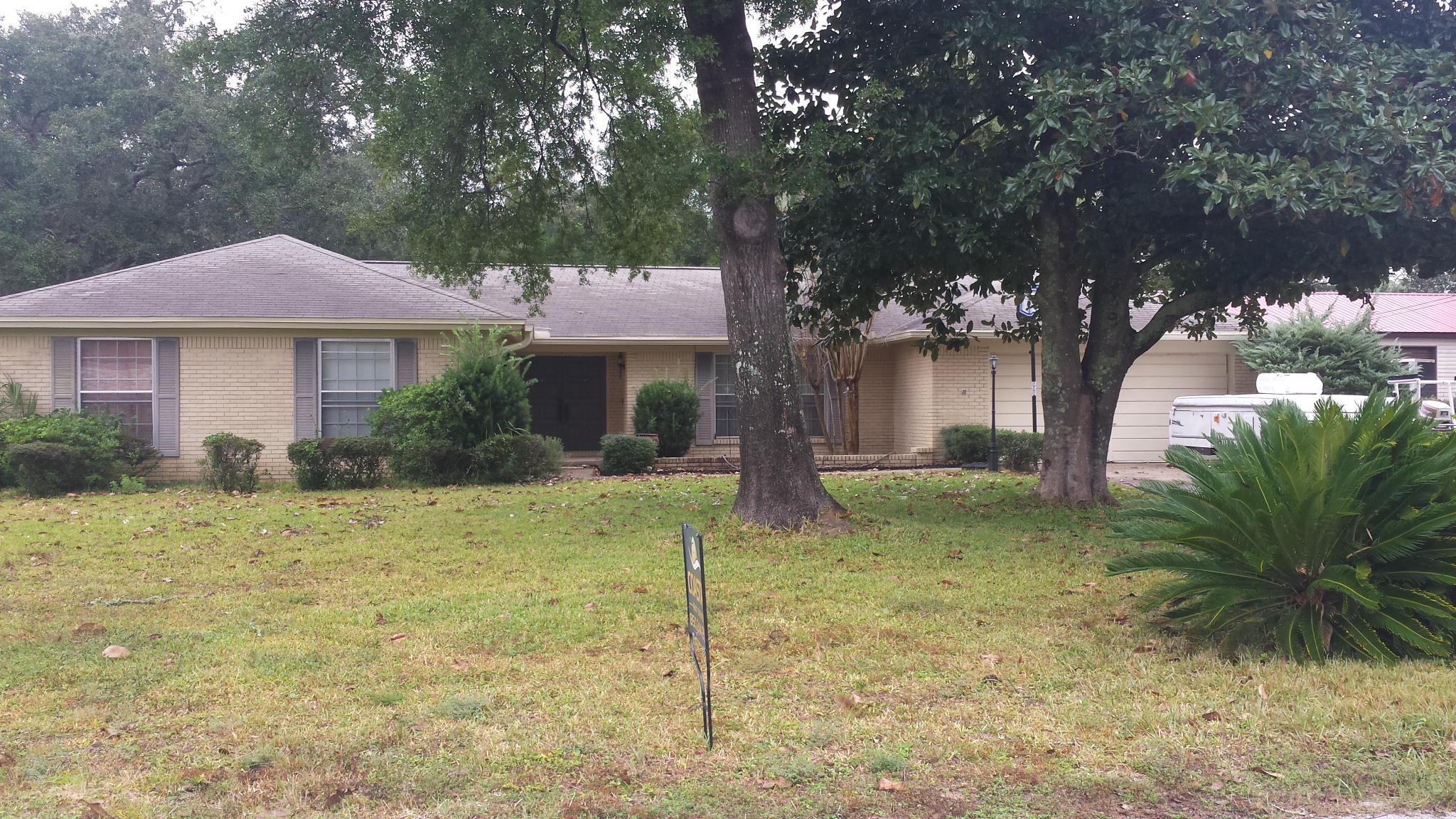 COUNTRY CLUB ESTATES - Residential Lease