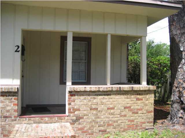 ONE BEDROOM DUPLEX LOCATED IN A QUAINT COTTAGE LIKE SETTING. VERY QUIET AND SHADED COMPLEX. .NO PETS ALLOWED. CONVENIENT TO HURLBURT AS WELL AS MANY OTHER AREAS IN FWB. CLOSE TO THE MALL. CALL OUR OFFICE TODAY AT 850-244-1170 FOR AN APPOINTMENT
LEASE TERM IS FOR 7 MONTHS