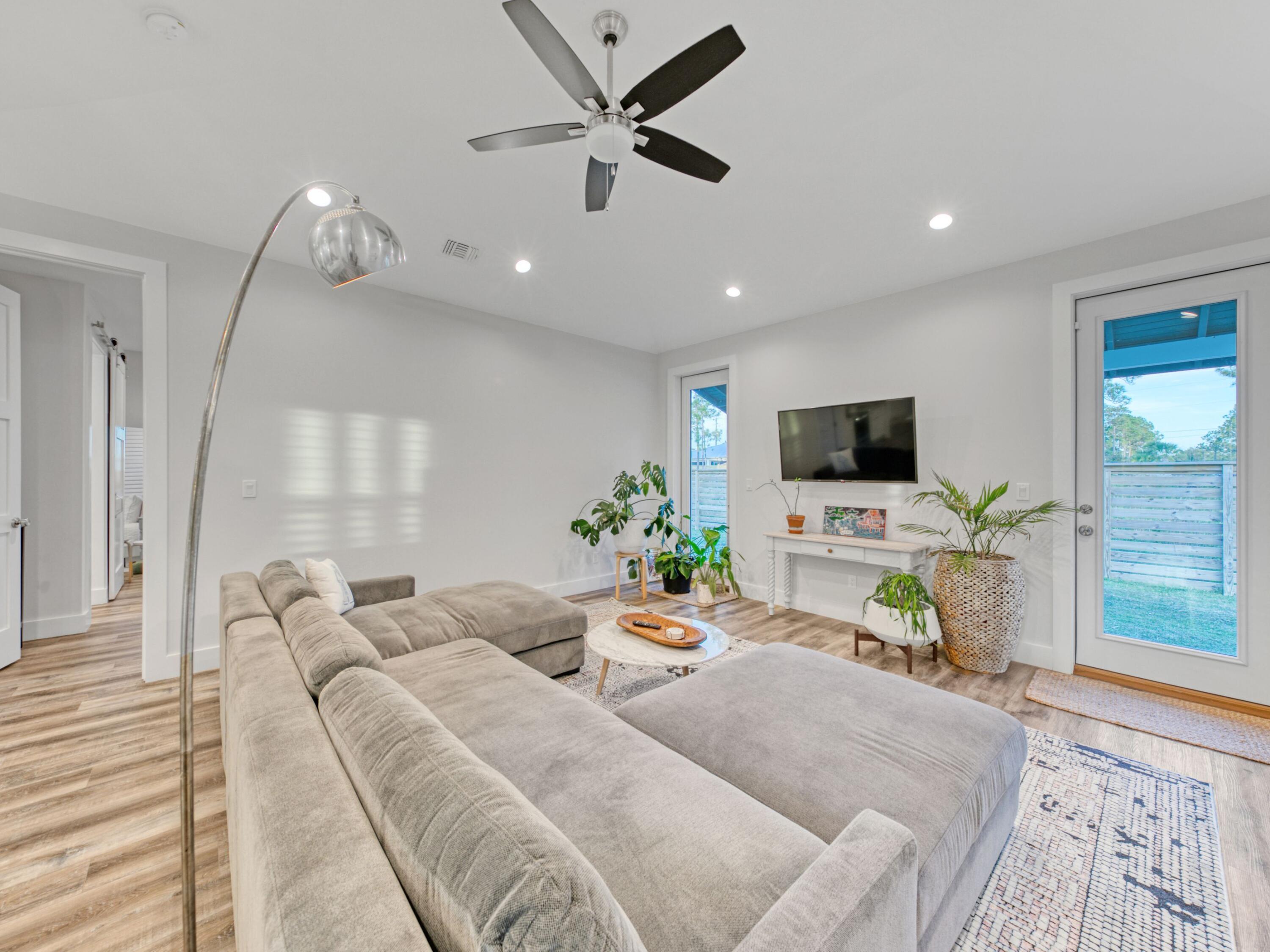 SHELTER COVE ESTATES - Residential Lease