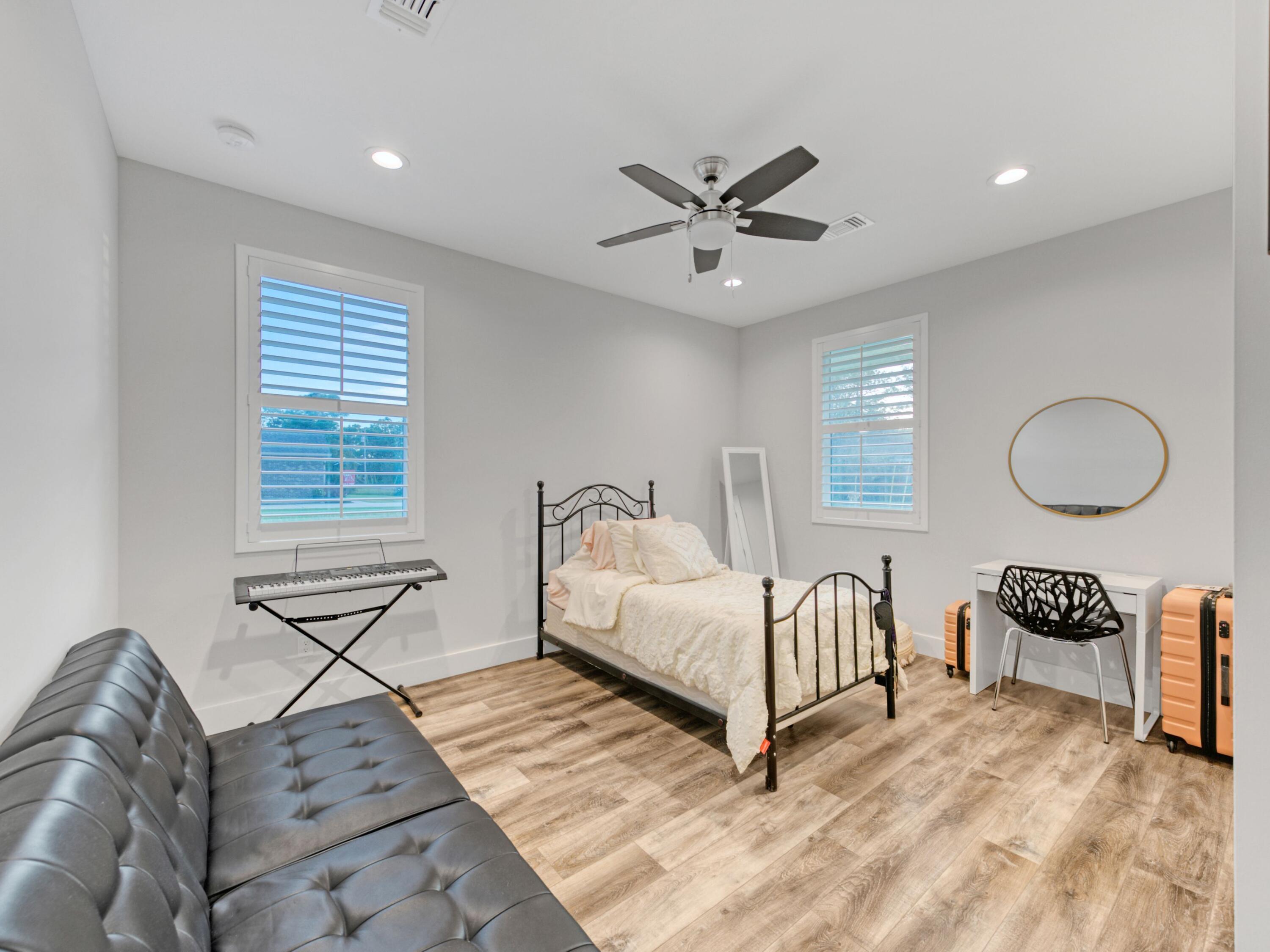 SHELTER COVE ESTATES - Residential Lease