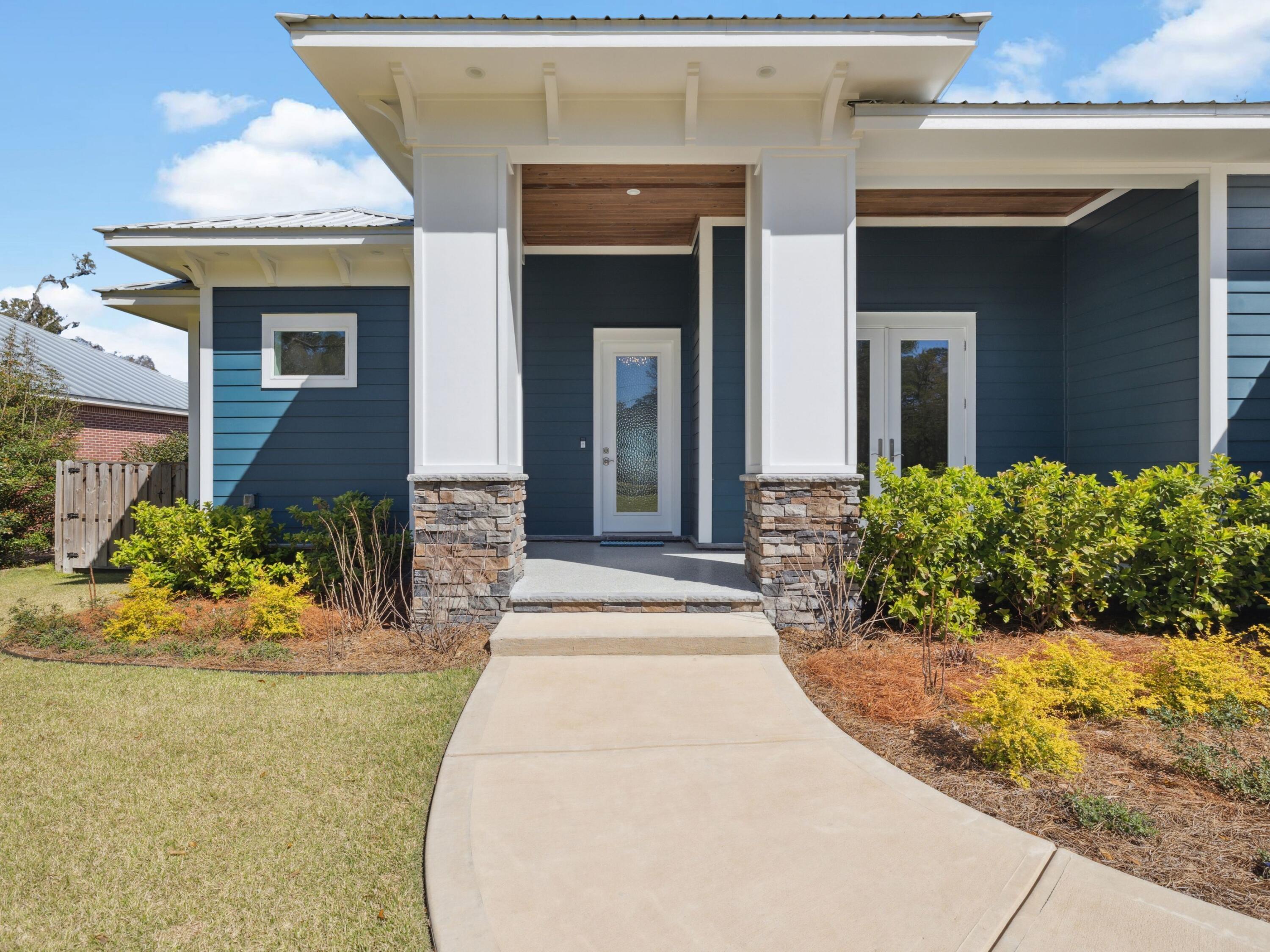 BAY GROVE - Residential