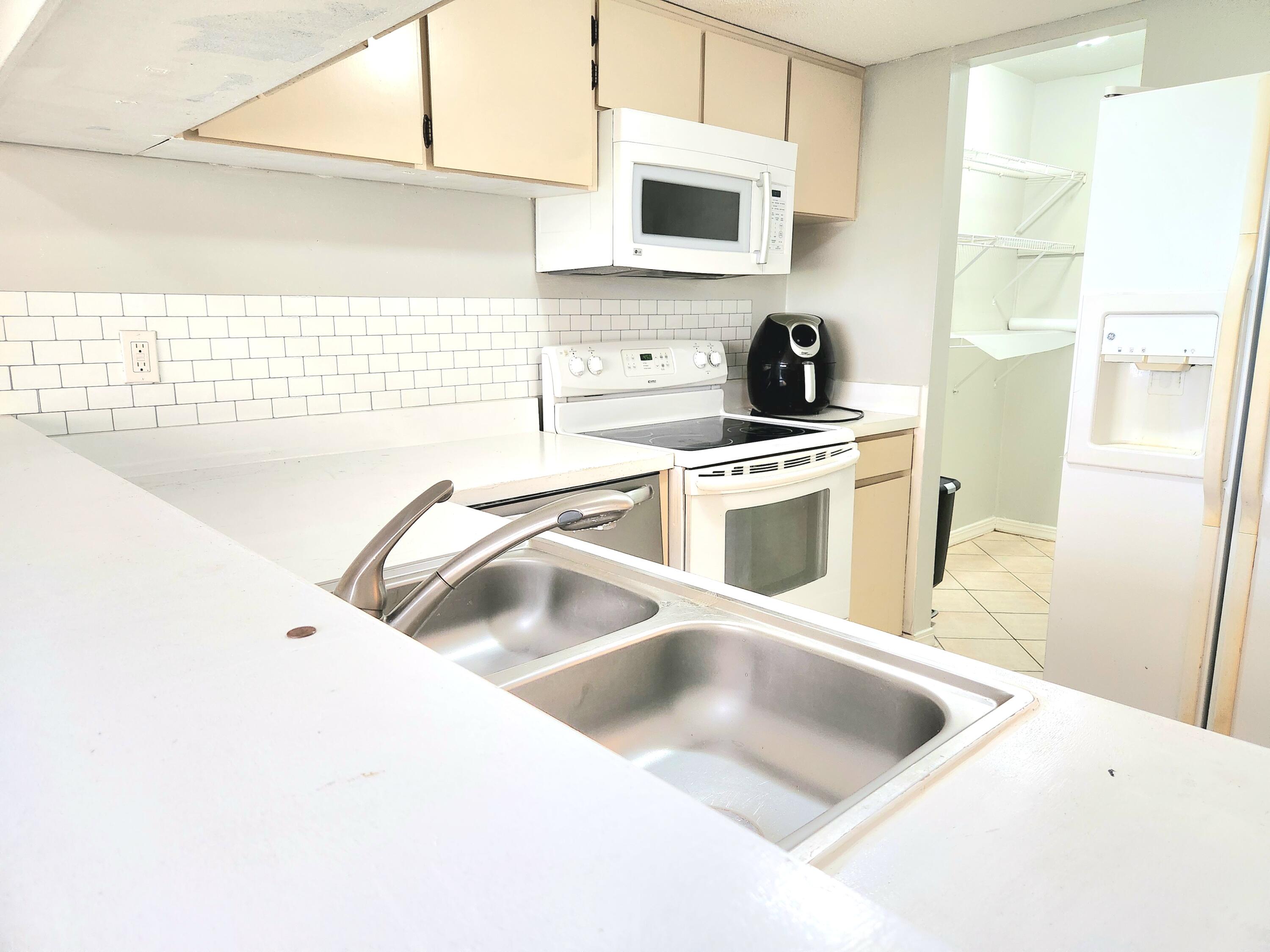 PORT DIXIE - Residential Lease