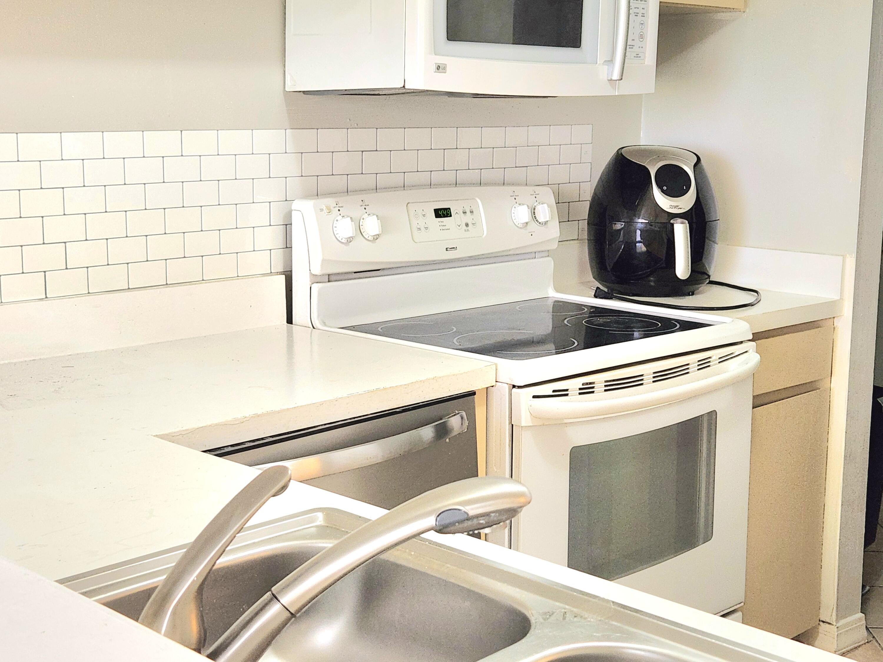 PORT DIXIE - Residential Lease