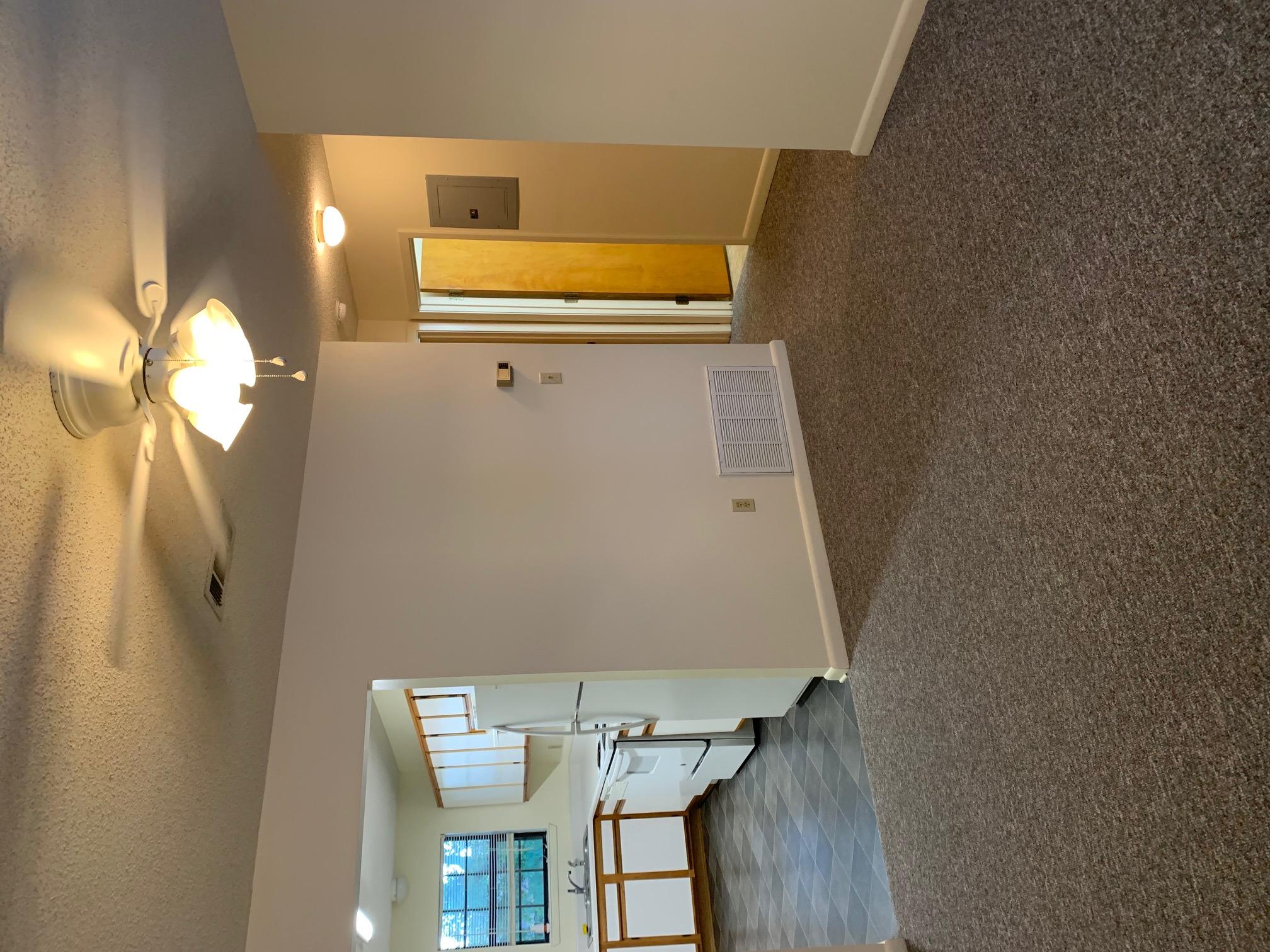 Very charming two bedroom one bath apartment.  This home is located close to both bases, shopping and the beach.