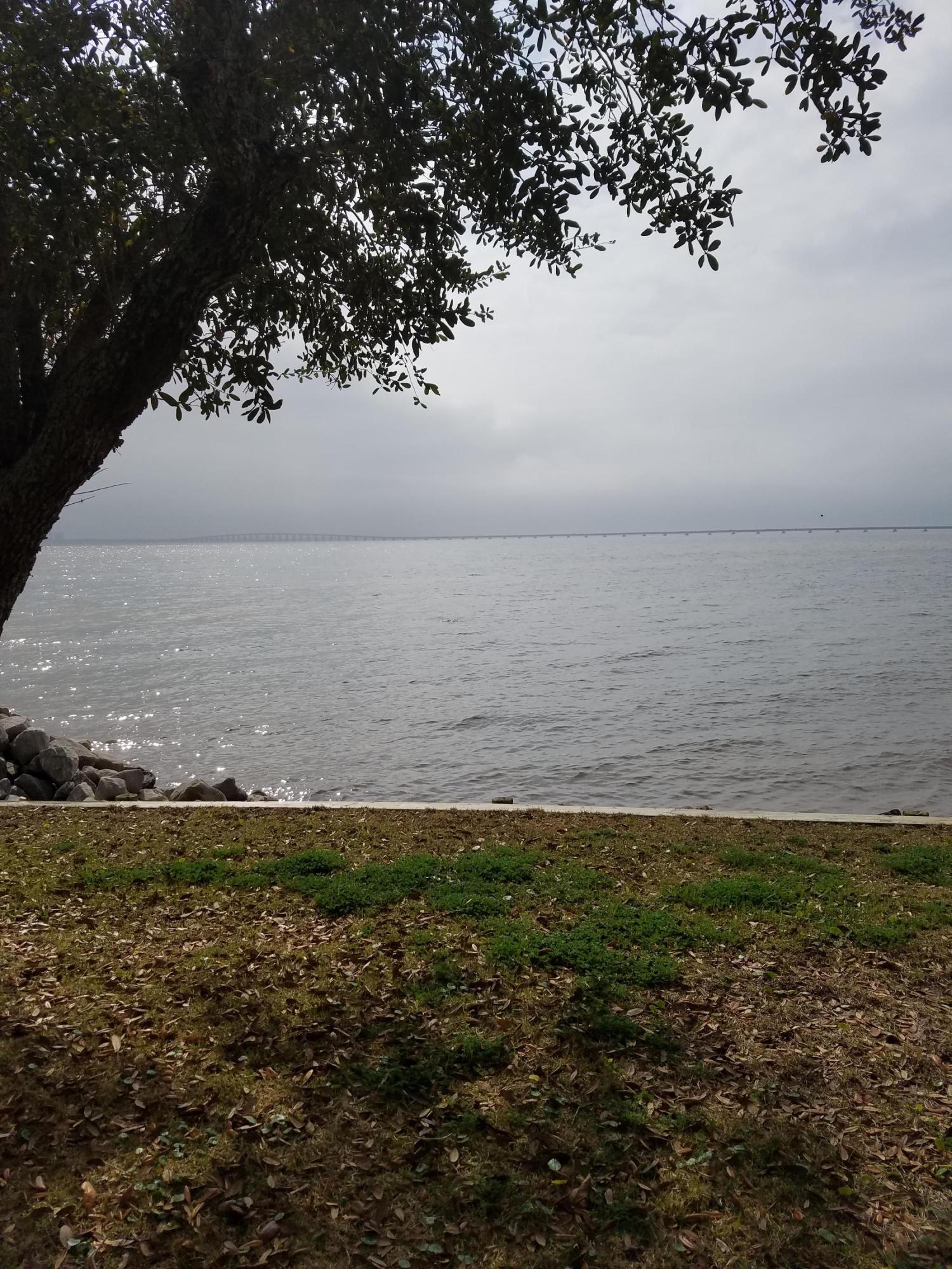 LAKE PIPPIN - Land