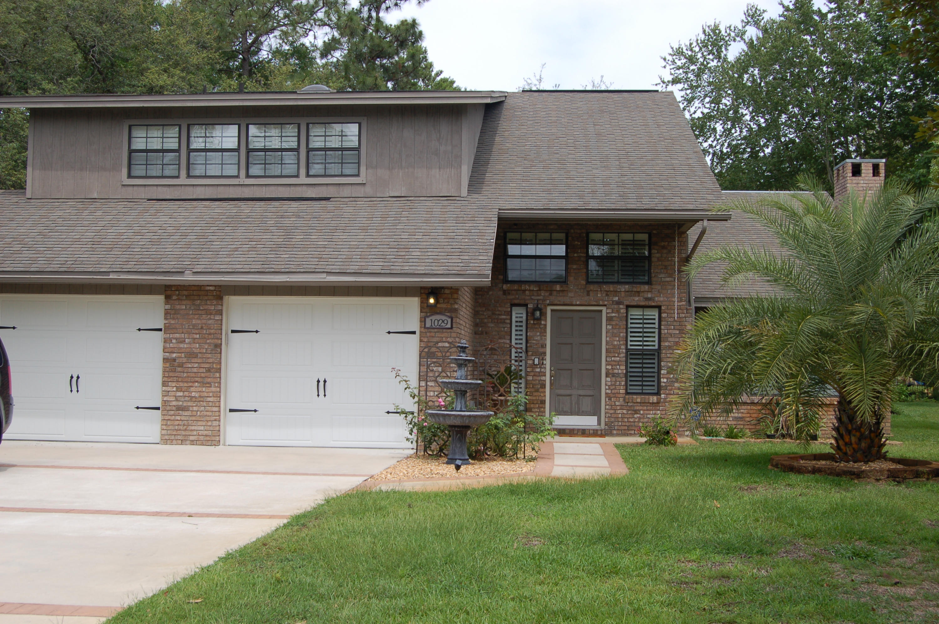 AVAILABLE May 7th!! Immaculate GOLF COURSE home located in Bluewater Bay. Offering 2300 square feet of living space with 4 bedrooms and 2.5 baths. Downstairs offers a large great room with fireplace, dining room overlooking the golf course and a gourmet kitchen with granite counters. The owner's suite is also on the first floor and offers a large walk in closet, dual vanities in the bath and a custom tile shower. Upstairs boasts a large loft area perfect for a home office or play room, 3 bedrooms and a bath complete with double vanities. One bedroom upstairs is enormous and could be used as a home theater. The back yard offers incredible golf course views and a large fire pit. Sorry no indoor smoking. No Pets.