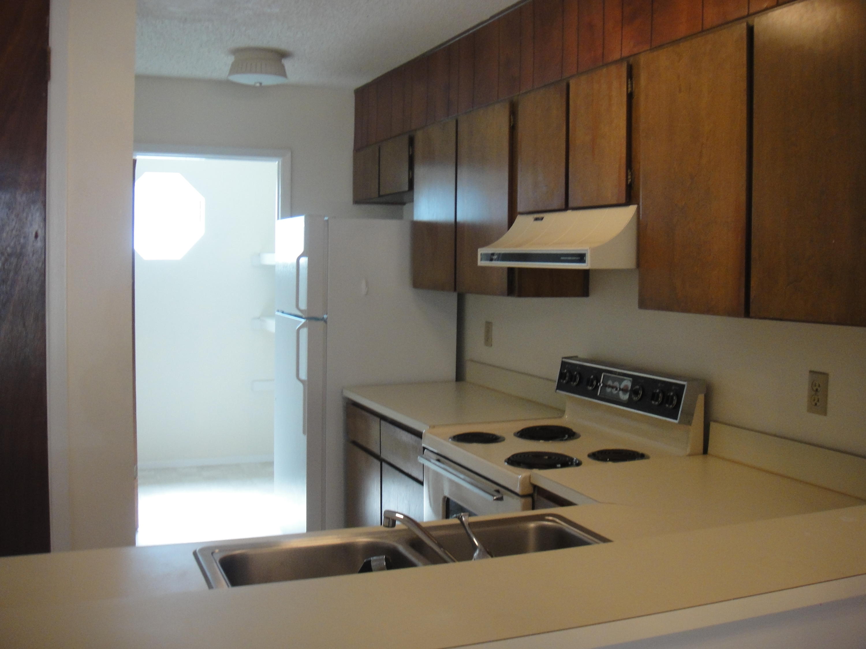 MONTAGE MANOR - Residential Lease