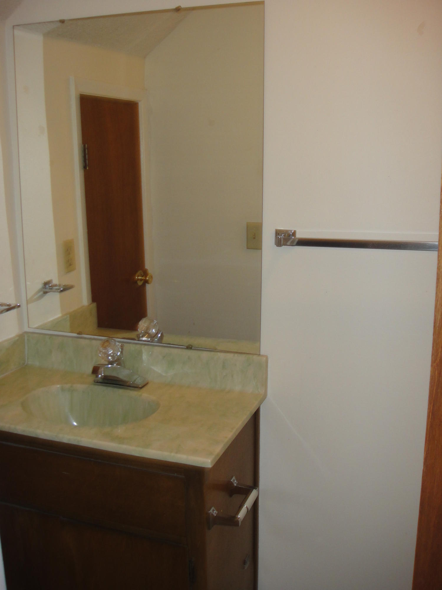 MONTAGE MANOR - Residential Lease