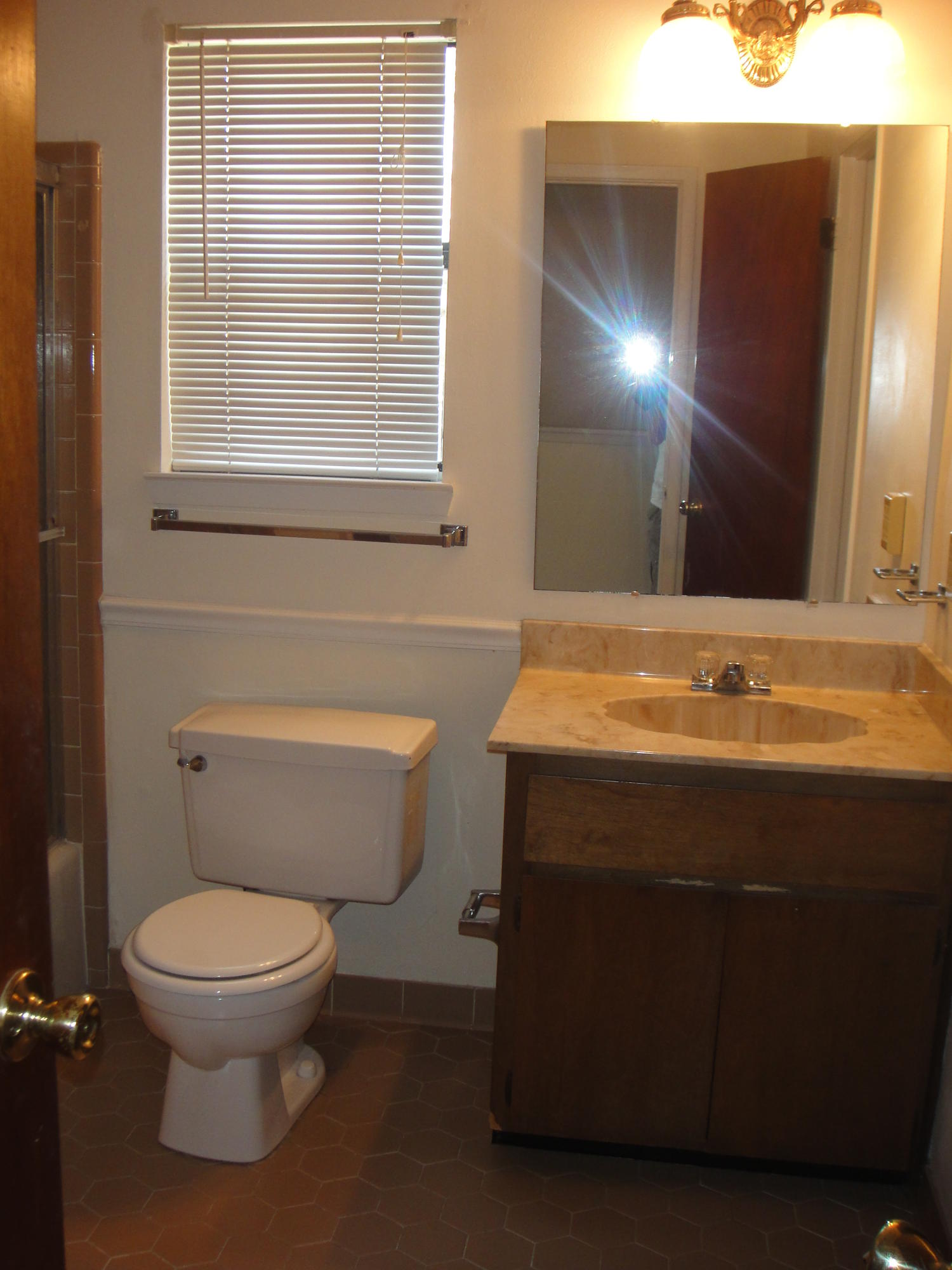 MONTAGE MANOR - Residential Lease