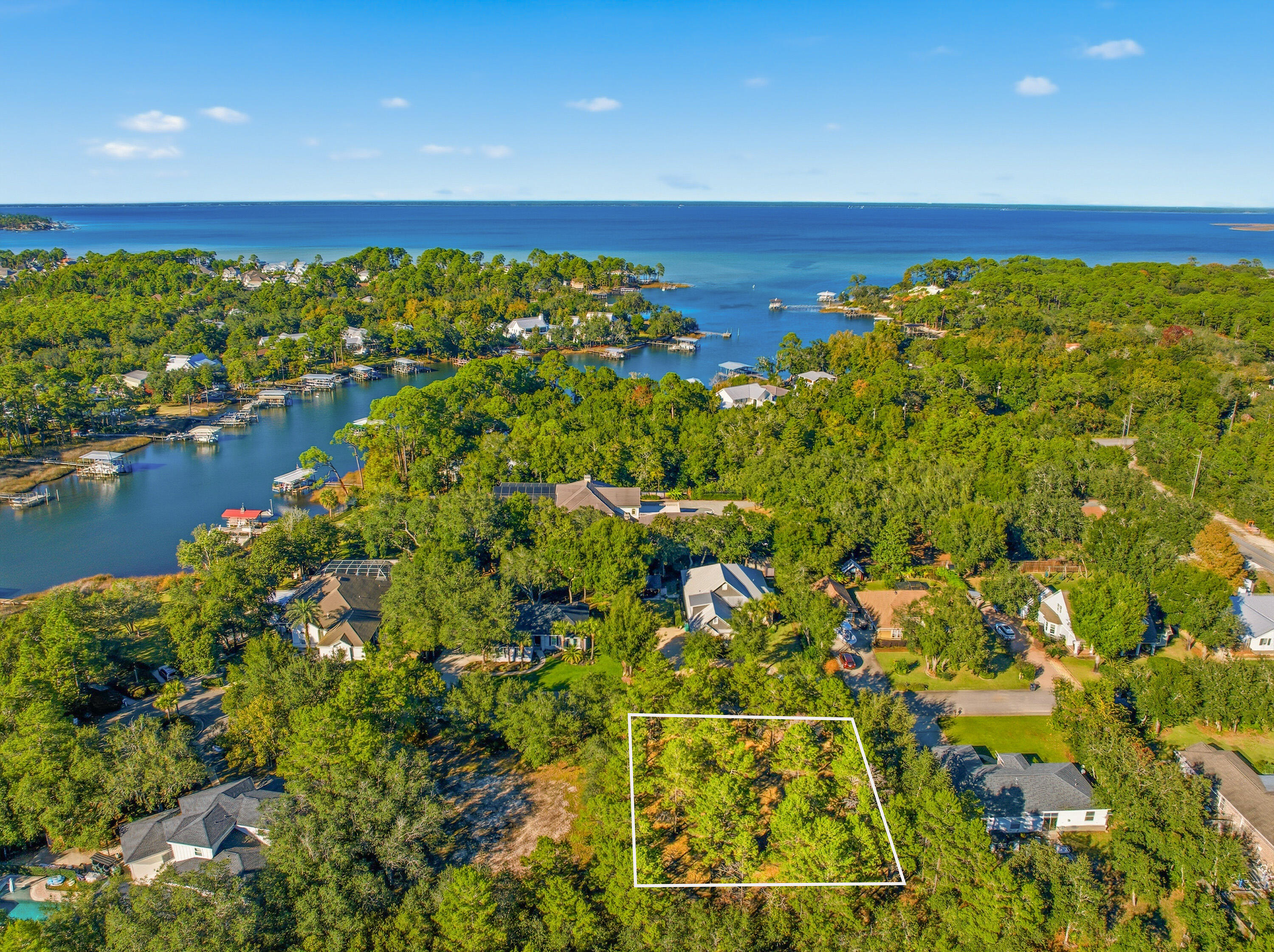 BAYOU POINT - Land
