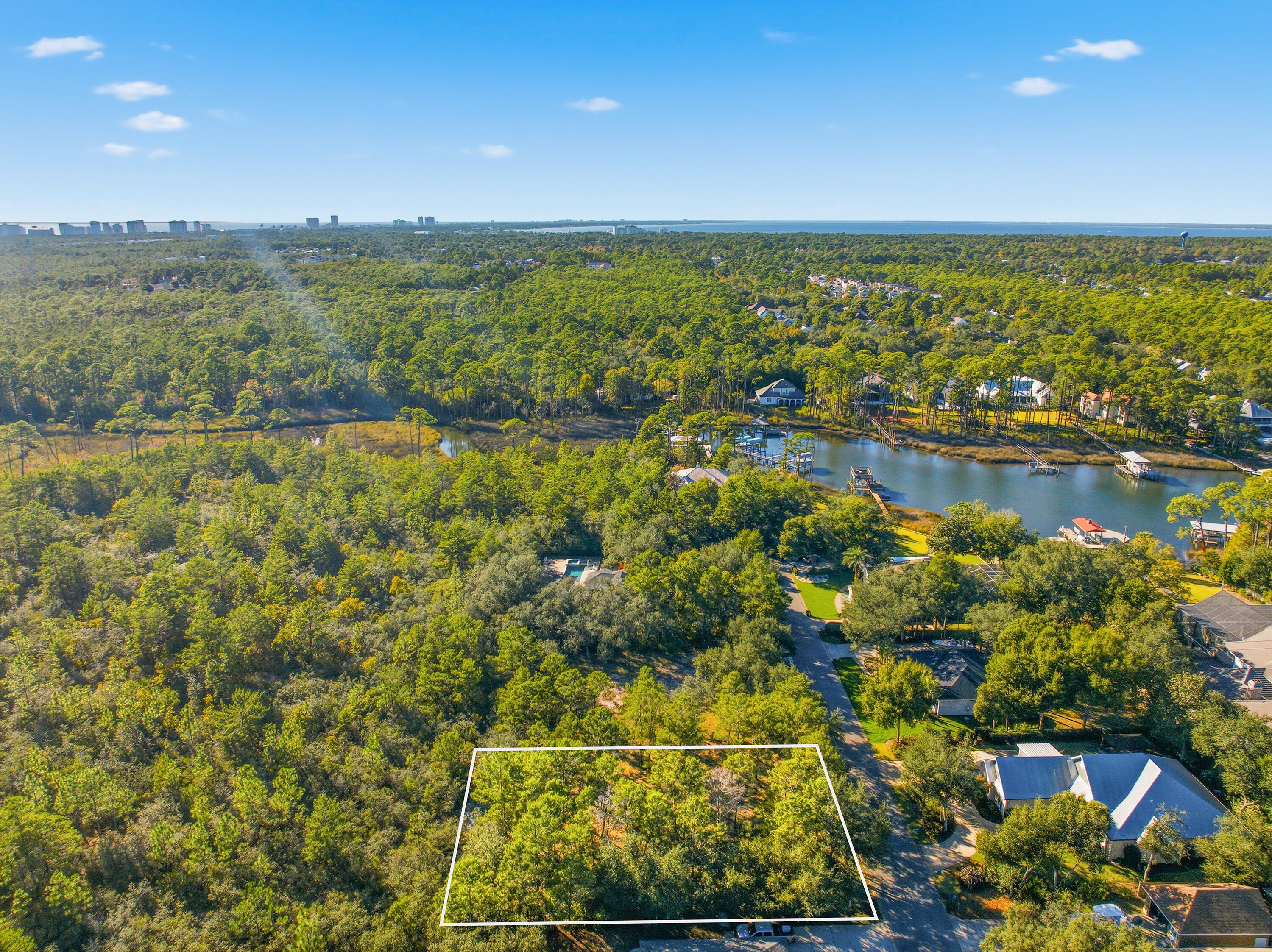 BAYOU POINT - Land