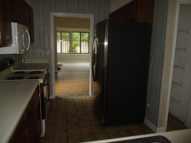 ROYAL OAK VILLAGE - Residential Lease