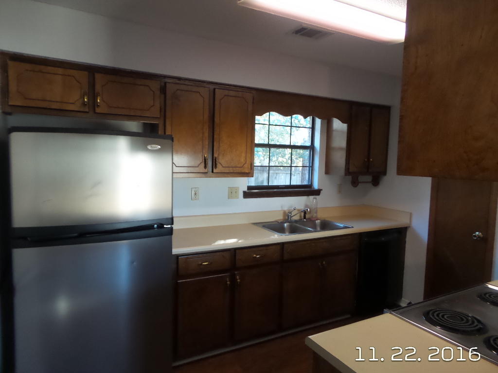 COUNTRYVIEW ESTATES 5TH ADDN - Residential Lease