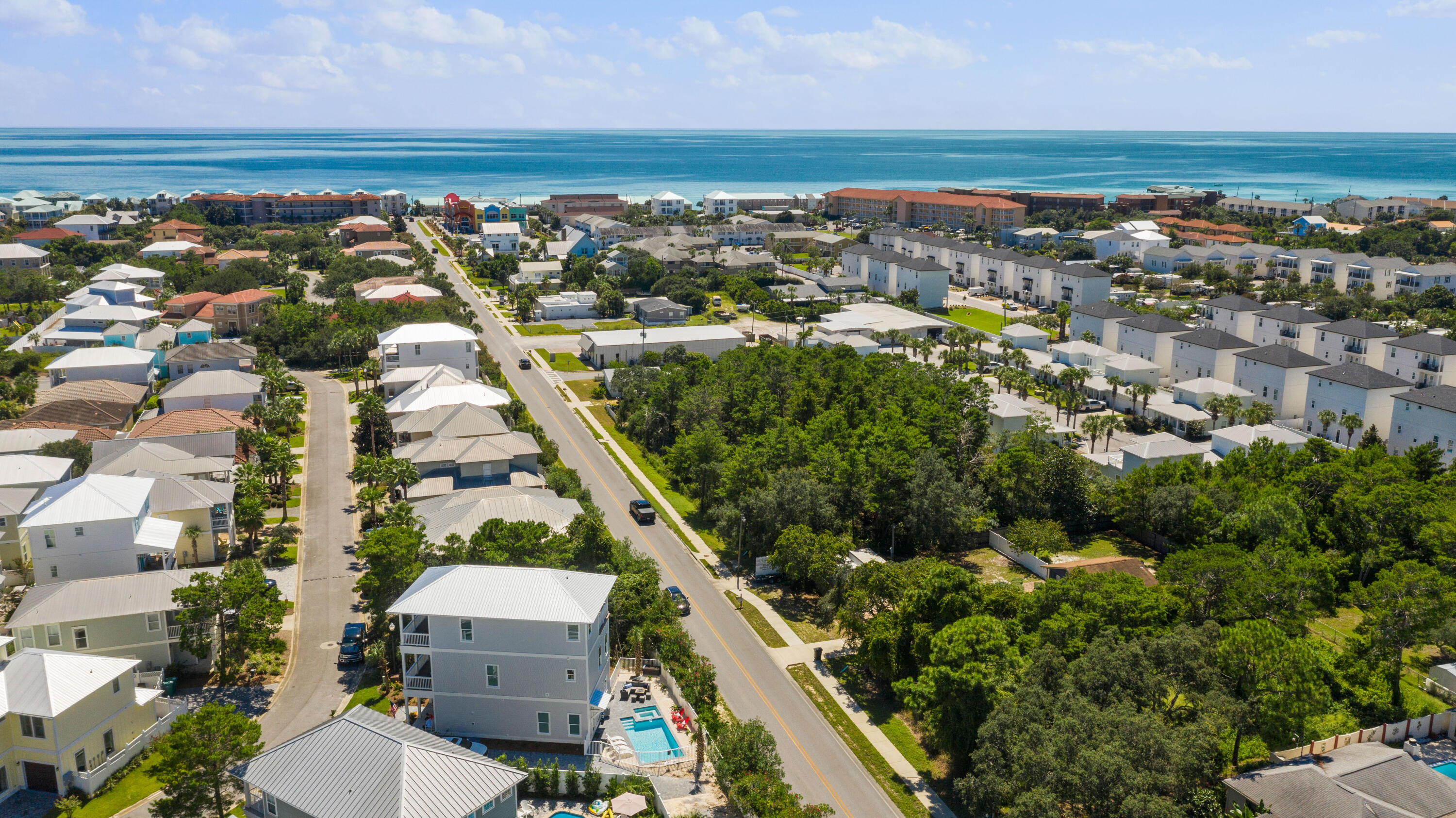 EMERALD WATERS VILLAGE - Residential