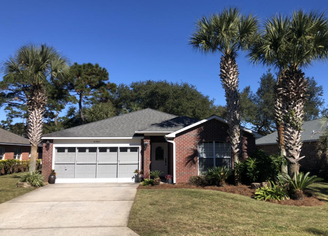 This single floor home is immaculate, airy, bright, functional, and ready to be yours in the gated community of Magnolia Plantation in Bluewater Bay!  Vaulted ceilings with an open floor plan makes the great room and kitchen an easy place to gather.  The Florida room makes for a great bonus room or even a bedroom.   The garage also has top to bottom screens so you can enjoy that outdoor space as well.  Enjoy the many amenities of Bluewater Bay; pools, tennis, golfing, dining and more.
This home is also conveniently located to the Bay Bridge for easy access to Destin beaches, shopping, dining and attractions.