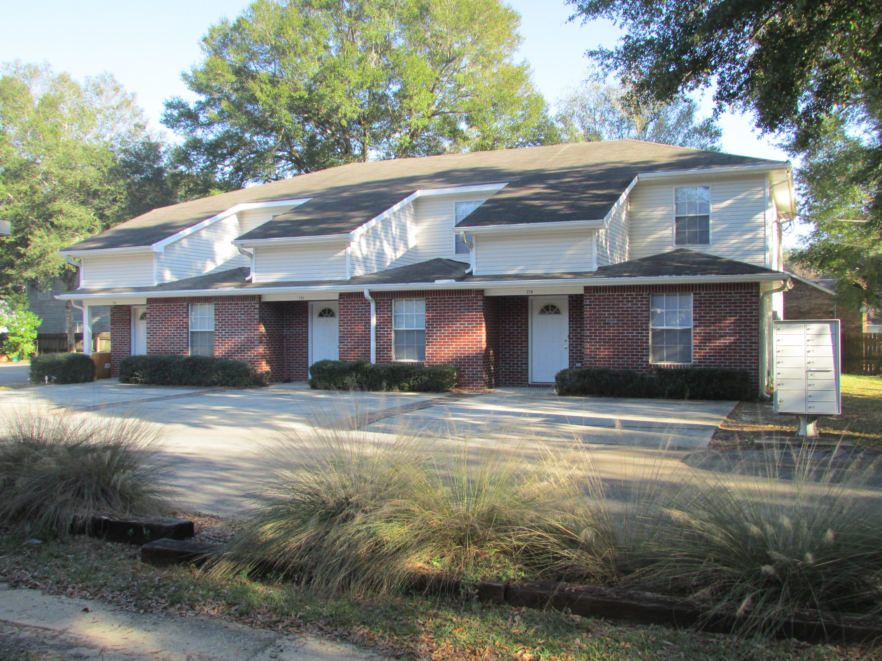 CLARKE COURT T/H - Residential Lease