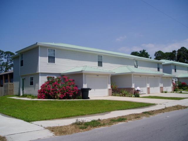 VERY NICE 2 STORY TOWNHOME, ALMOST LIKE NEW! SPACIOUS KITCHEN, PRIVATE PATIO, CEILING FANS THROUGHOUT. CONVENIENTLY LOCATED NEAR DOWNTOWN FORT WALTON BEACH. WASHER AND DRYER INCLUDED! LAWN SERVICE IS ALSO PROVIDED. Spayed/neutered CAT only allowed with non-ref pet fee.