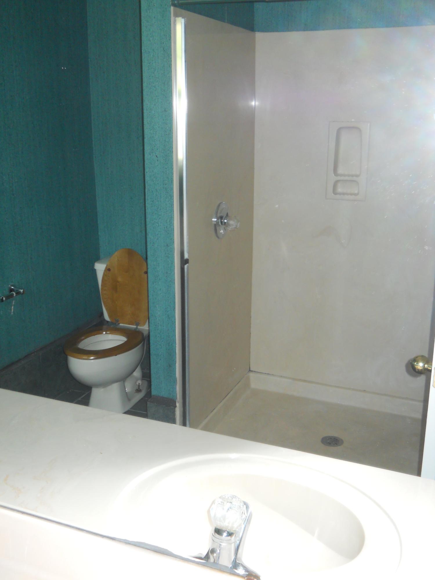 NAVARRE 1ST ADDN LOT 5 BLK 6 - Residential Lease