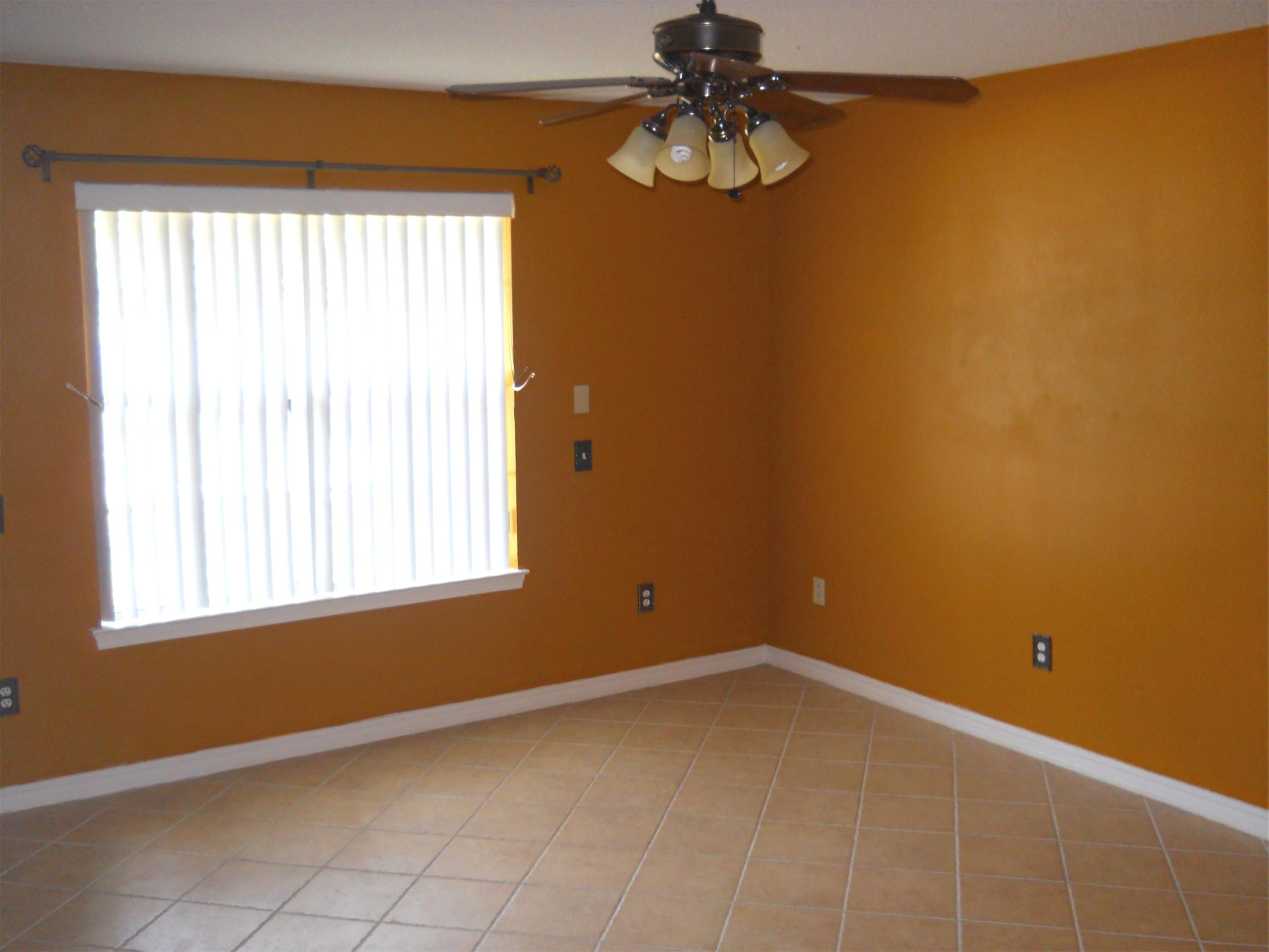 NAVARRE 1ST ADDN LOT 5 BLK 6 - Residential Lease