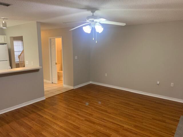 OAK PARK TOWNHOMES - Residential Lease