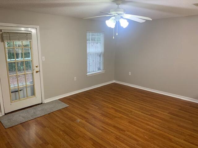 OAK PARK TOWNHOMES - Residential Lease