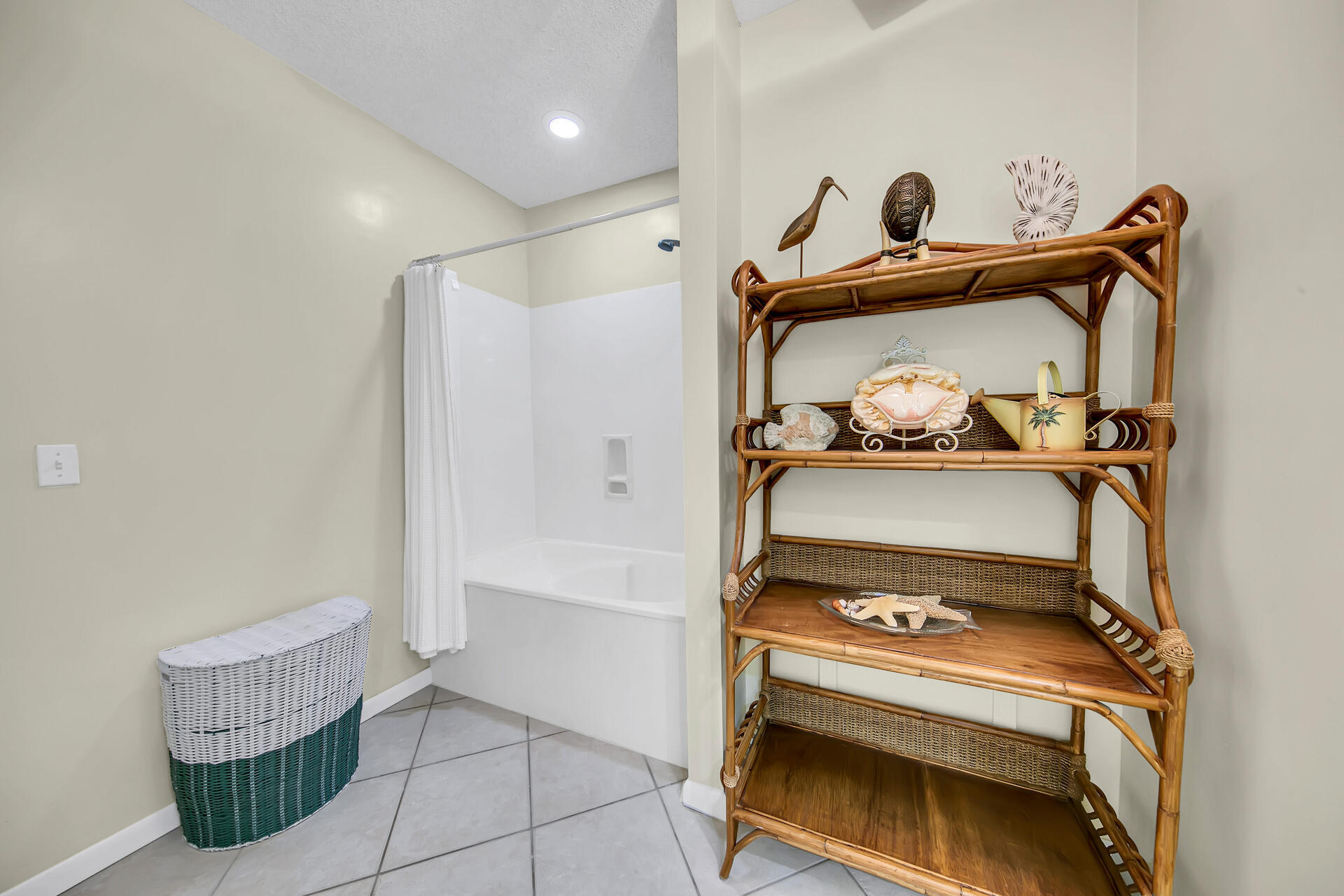 BEACH HOUSE CONDO PH 2 - Residential