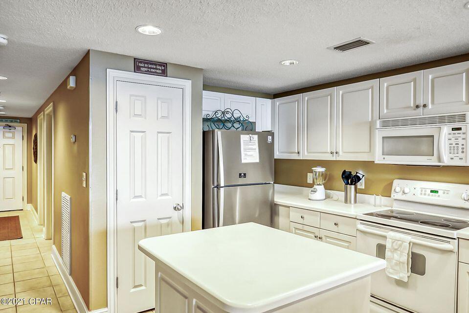 MAJESTIC BEACH TOWERS II - Residential