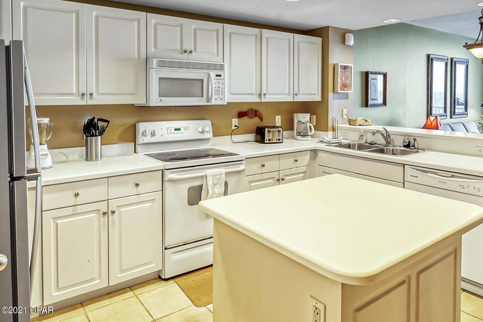 MAJESTIC BEACH TOWERS II - Residential