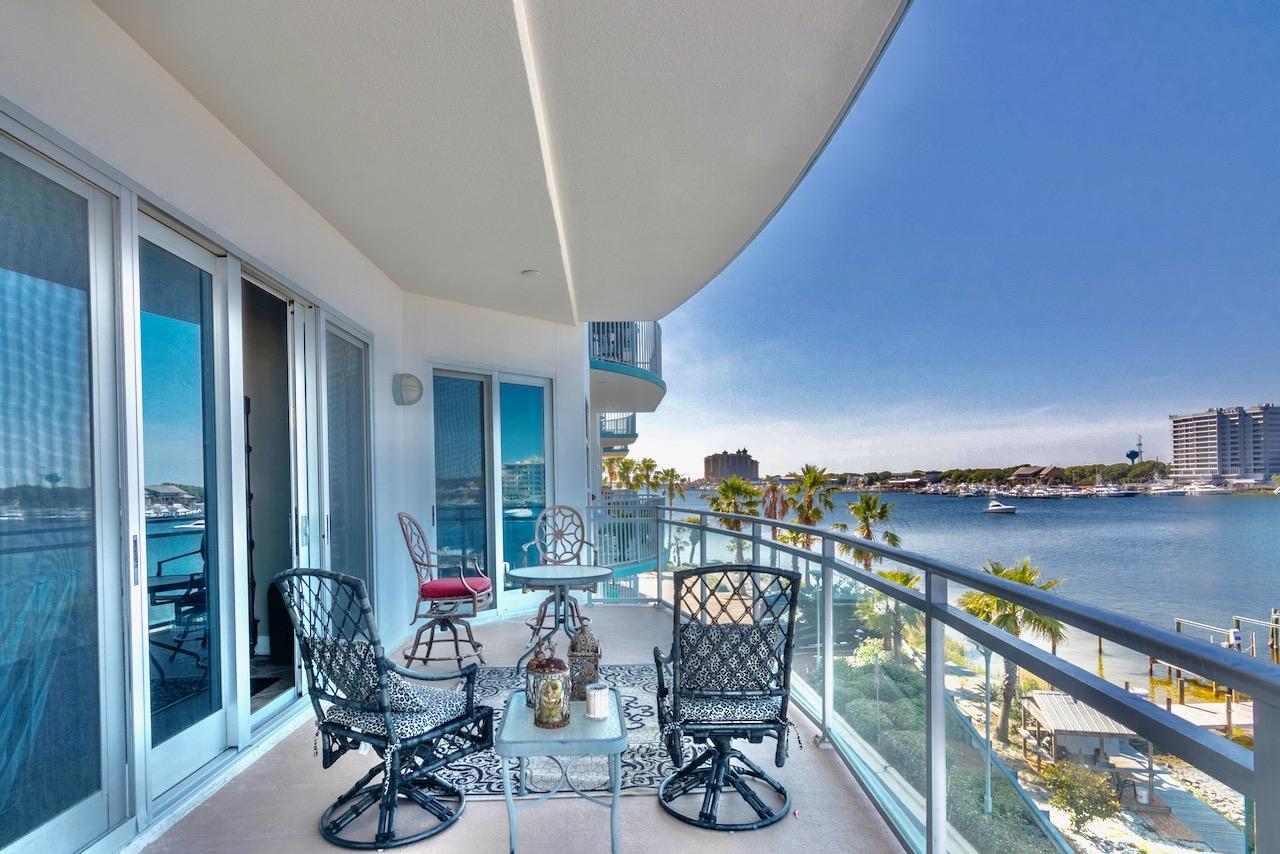 HARBOR LIGHTS - Residential