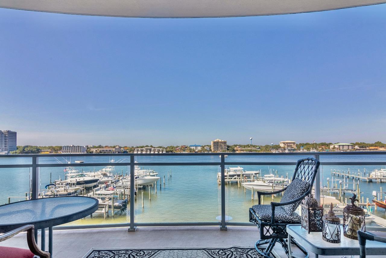 HARBOR LIGHTS - Residential