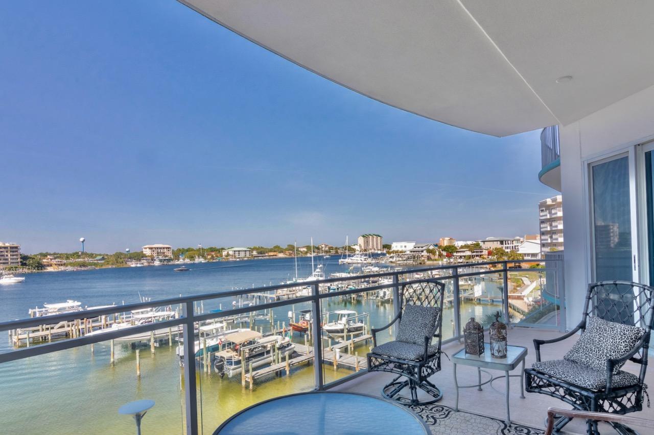 HARBOR LIGHTS - Residential