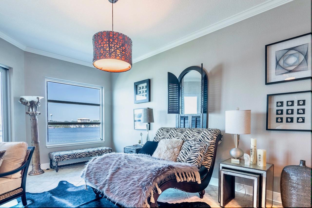 HARBOR LIGHTS - Residential